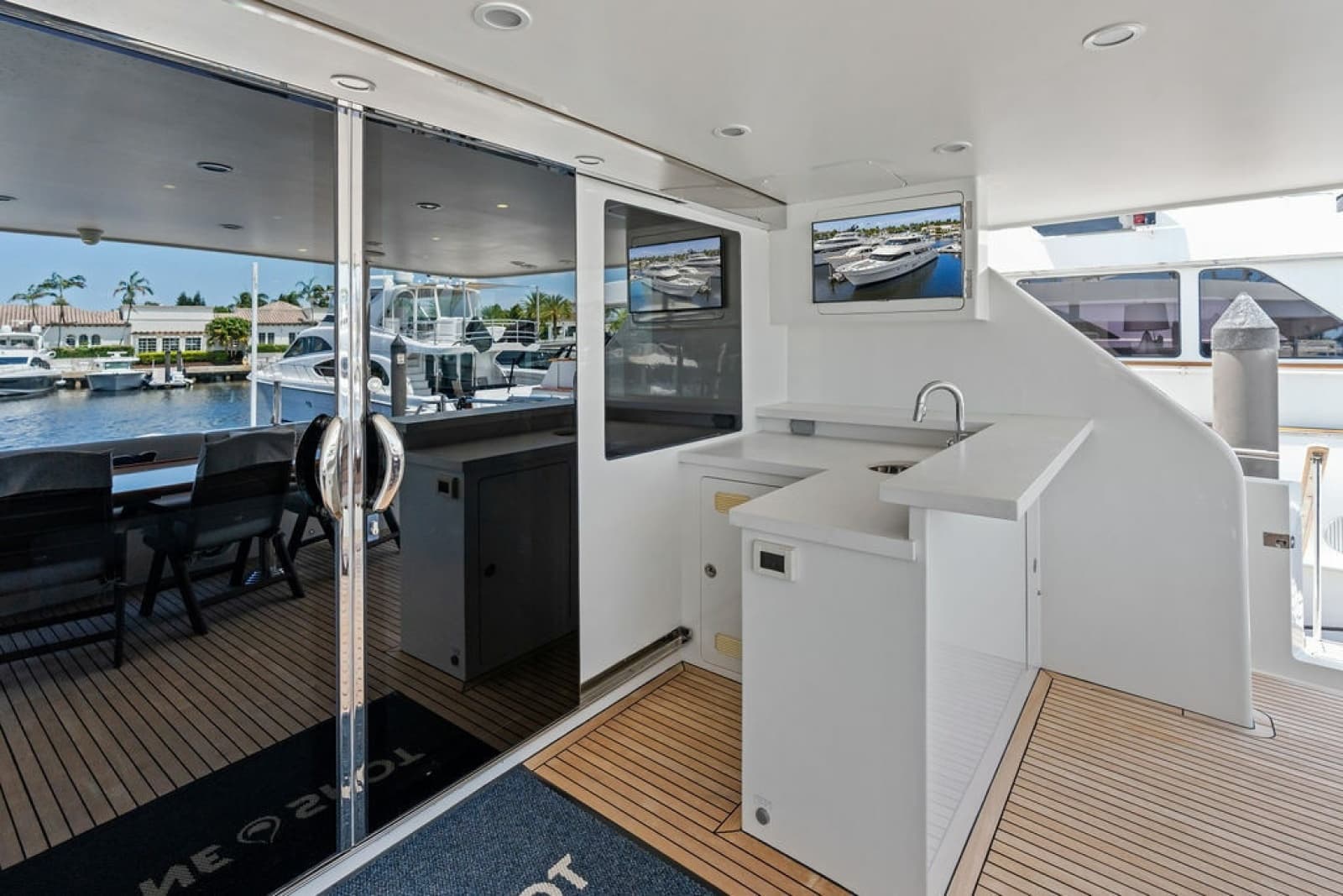 2012 Ocean Alexander 90 Skylounge - Photo 17