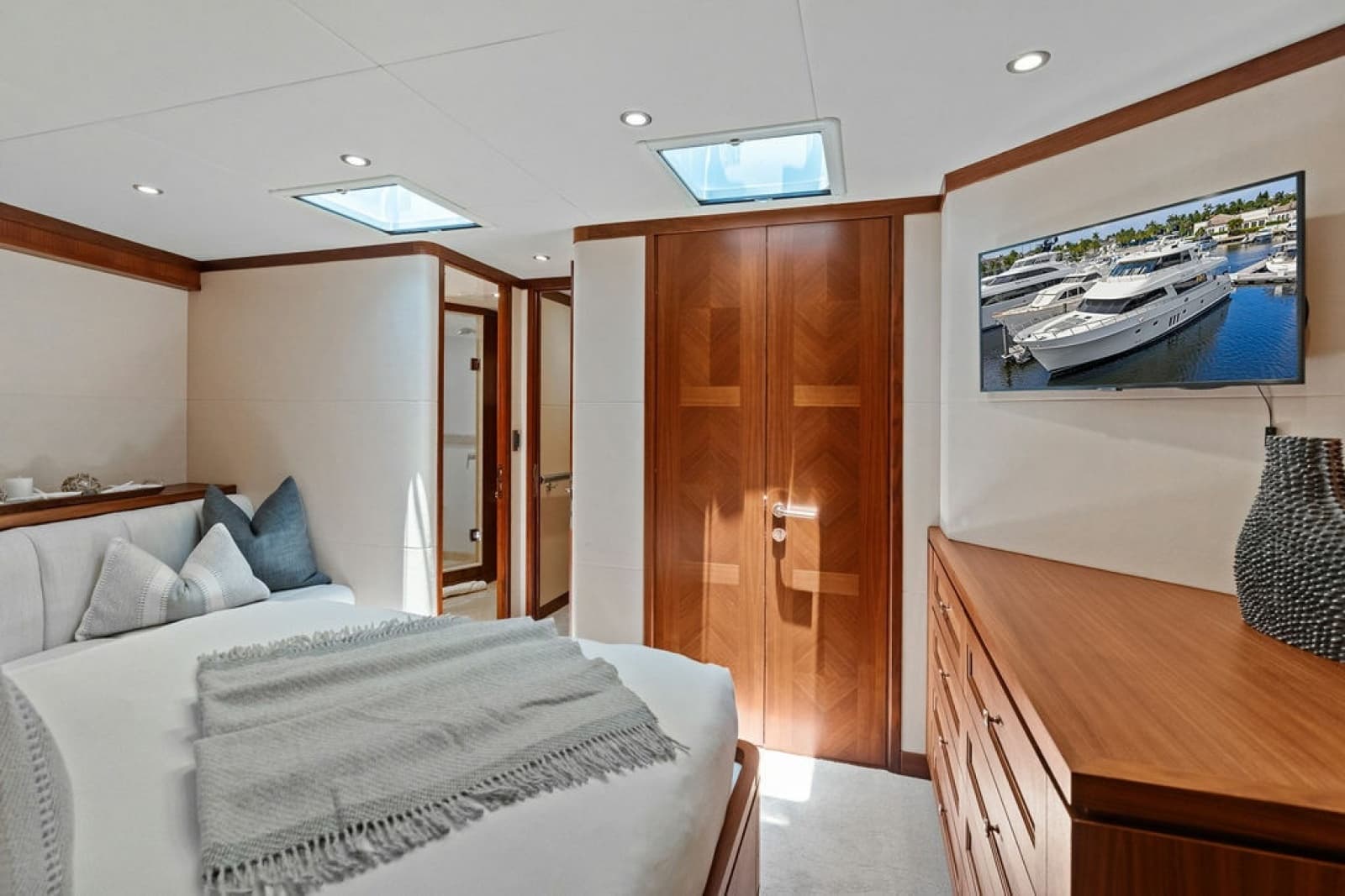 2012 Ocean Alexander 90 Skylounge - Photo 90