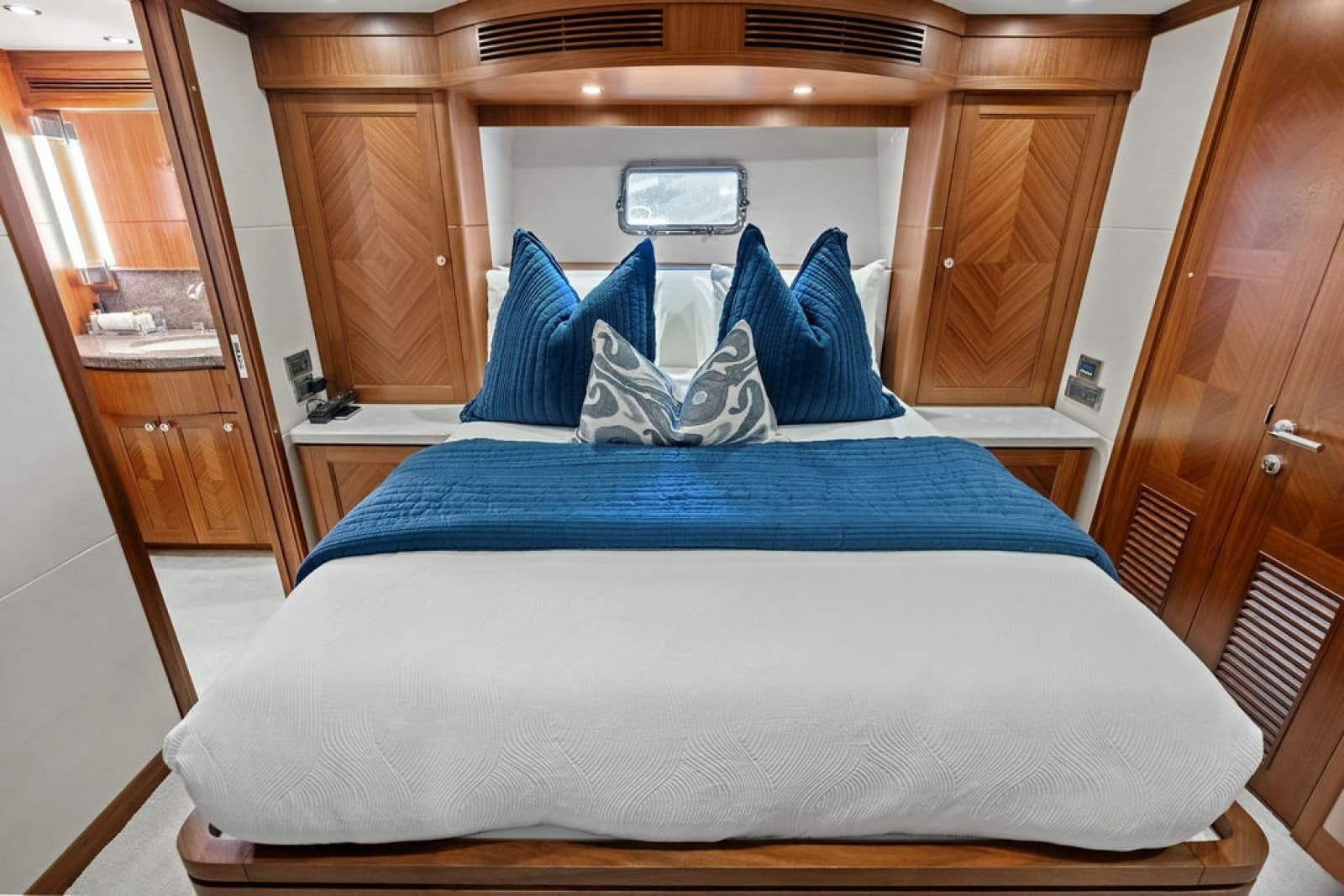 2012 Ocean Alexander 90 Skylounge - Photo 84
