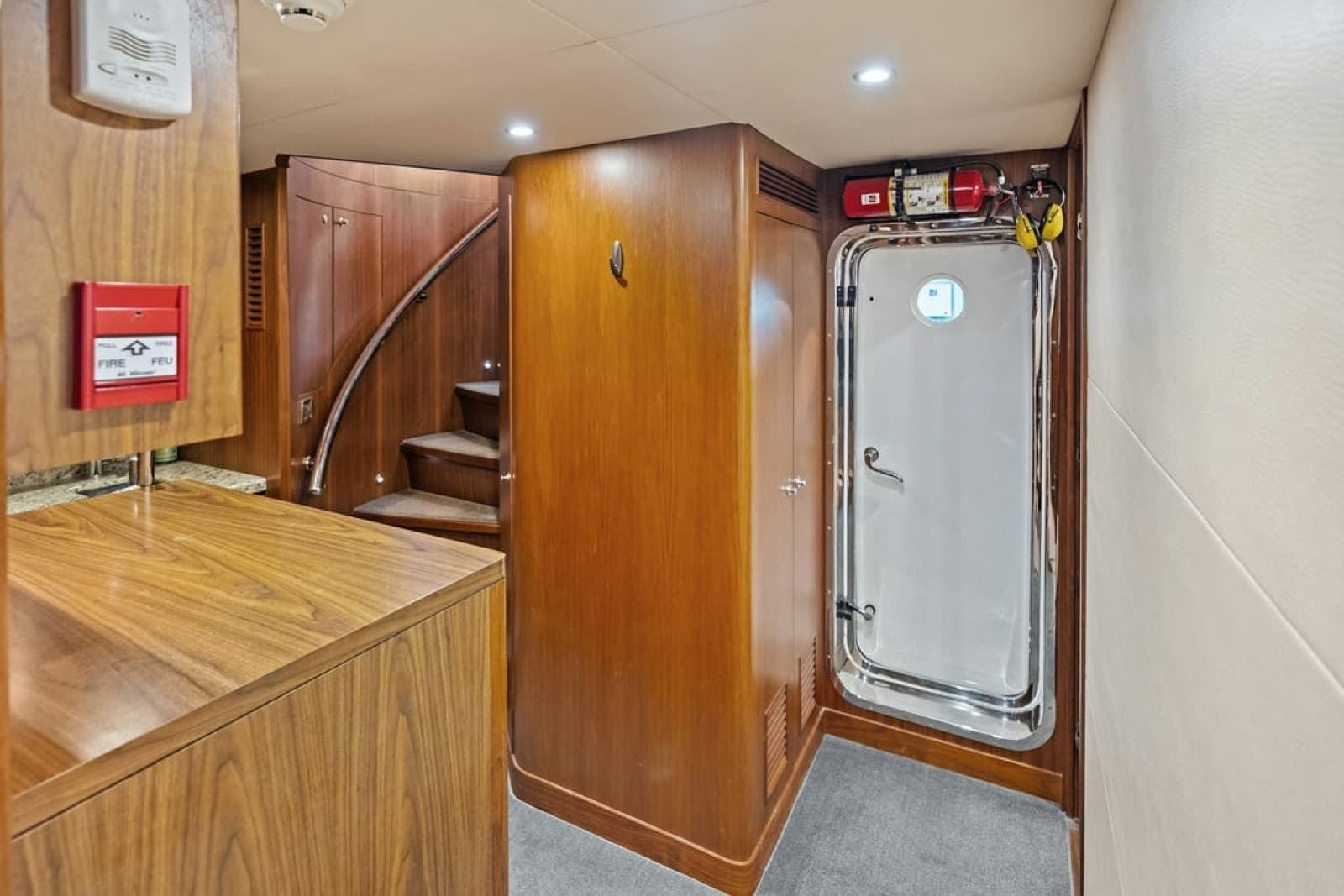 2012 Ocean Alexander 90 Skylounge - Photo 101