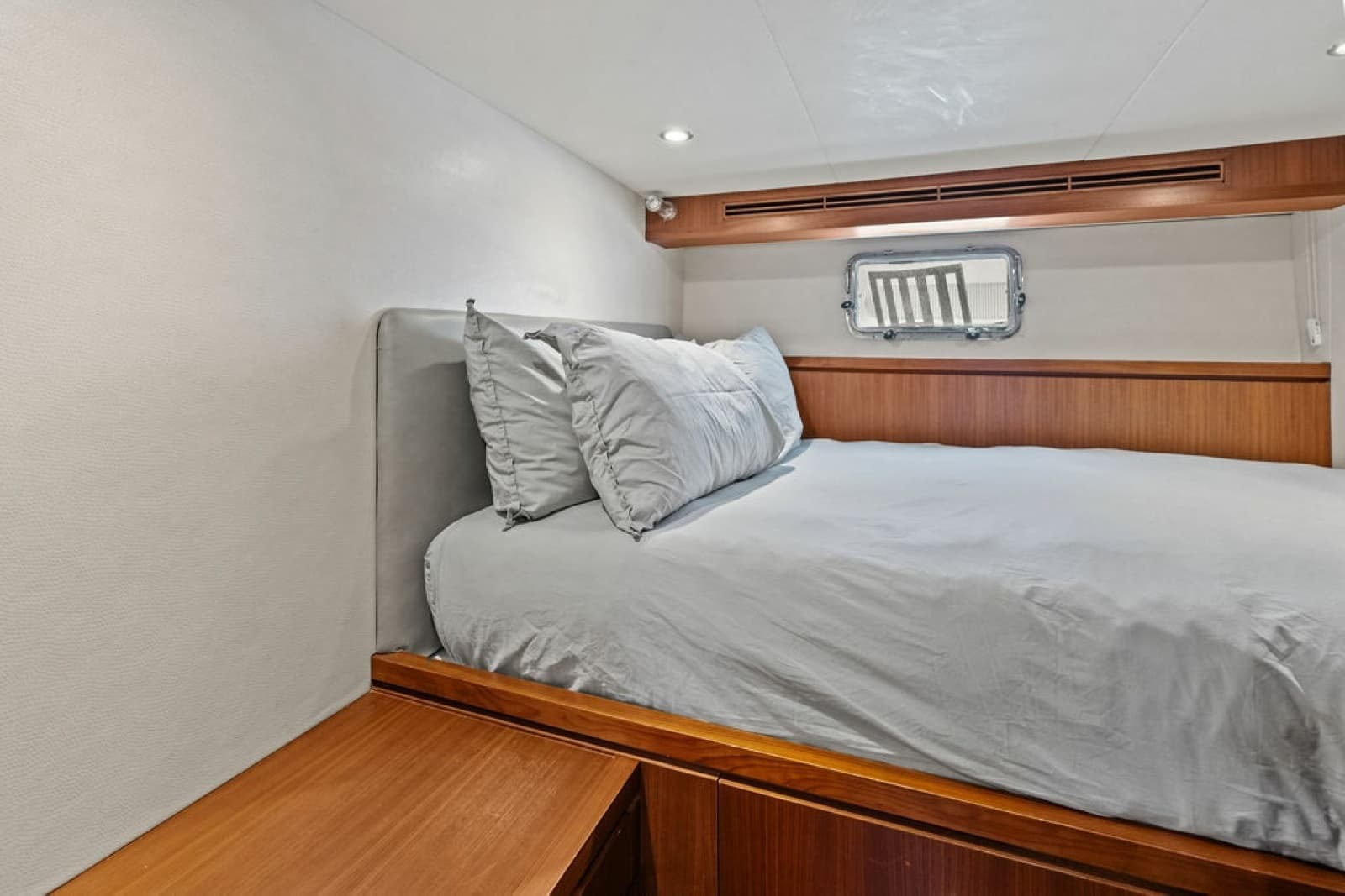 2012 Ocean Alexander 90 Skylounge - Photo 95