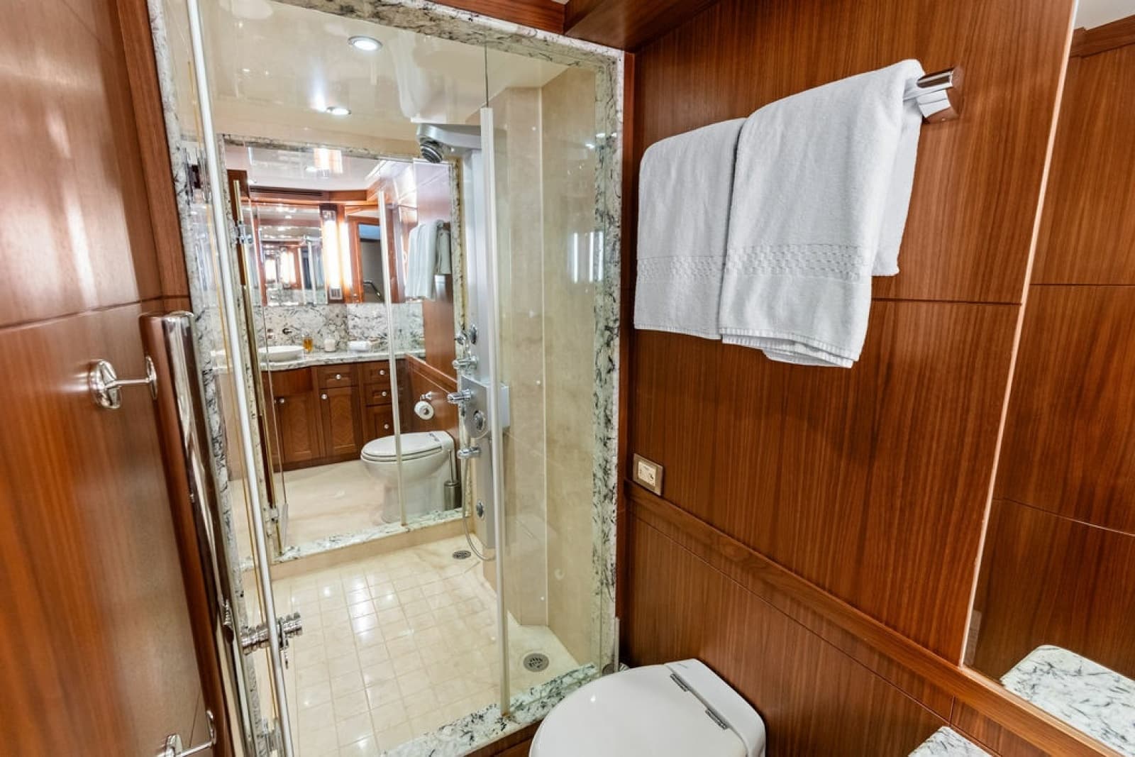 2012 Ocean Alexander 90 Skylounge - Photo 81