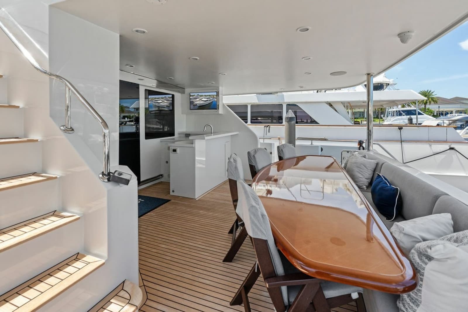 2012 Ocean Alexander 90 Skylounge - Photo 27