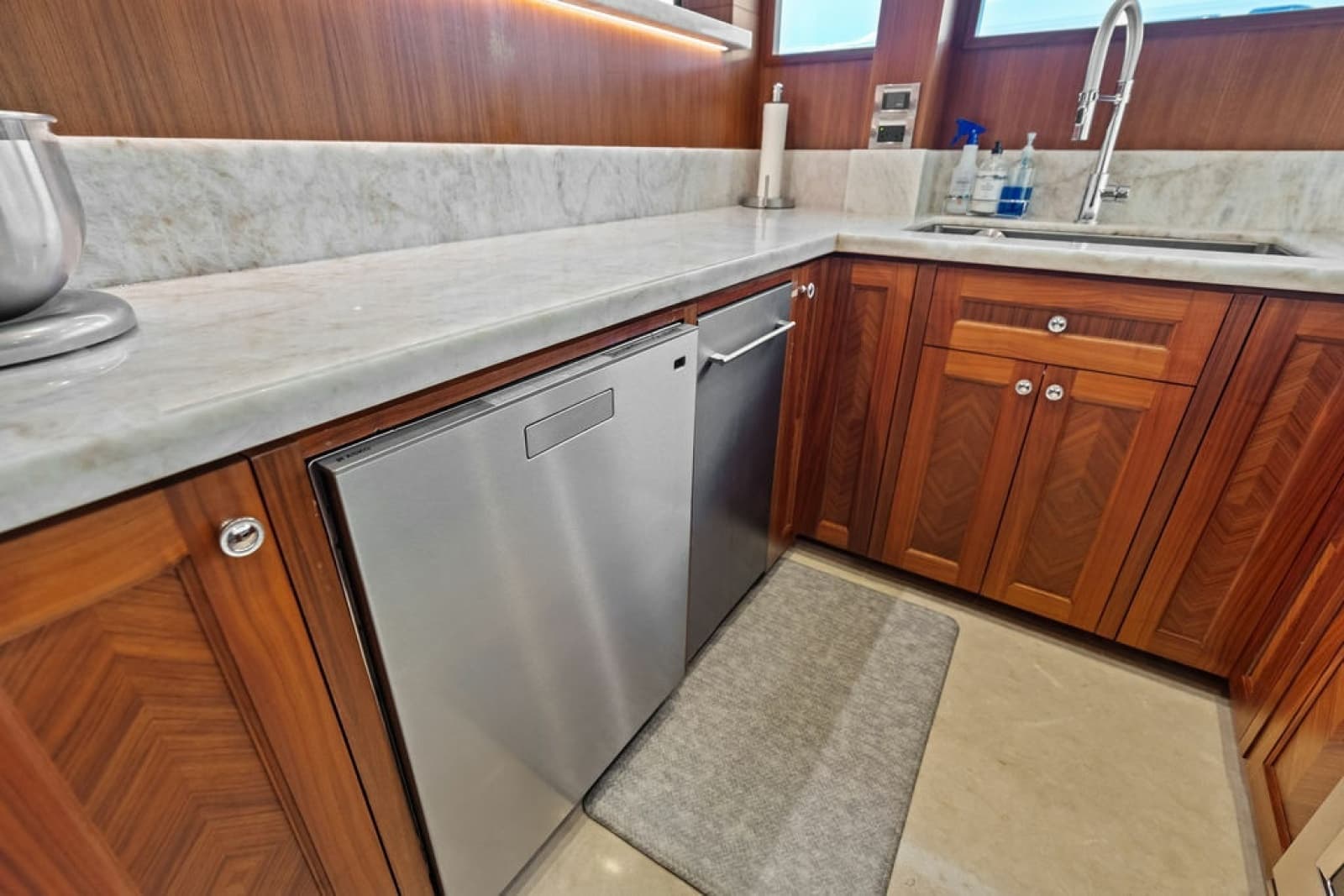 2012 Ocean Alexander 90 Skylounge - Photo 52