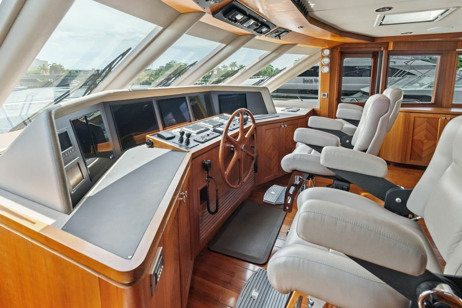 2012 Ocean Alexander 90 Skylounge - Photo 44