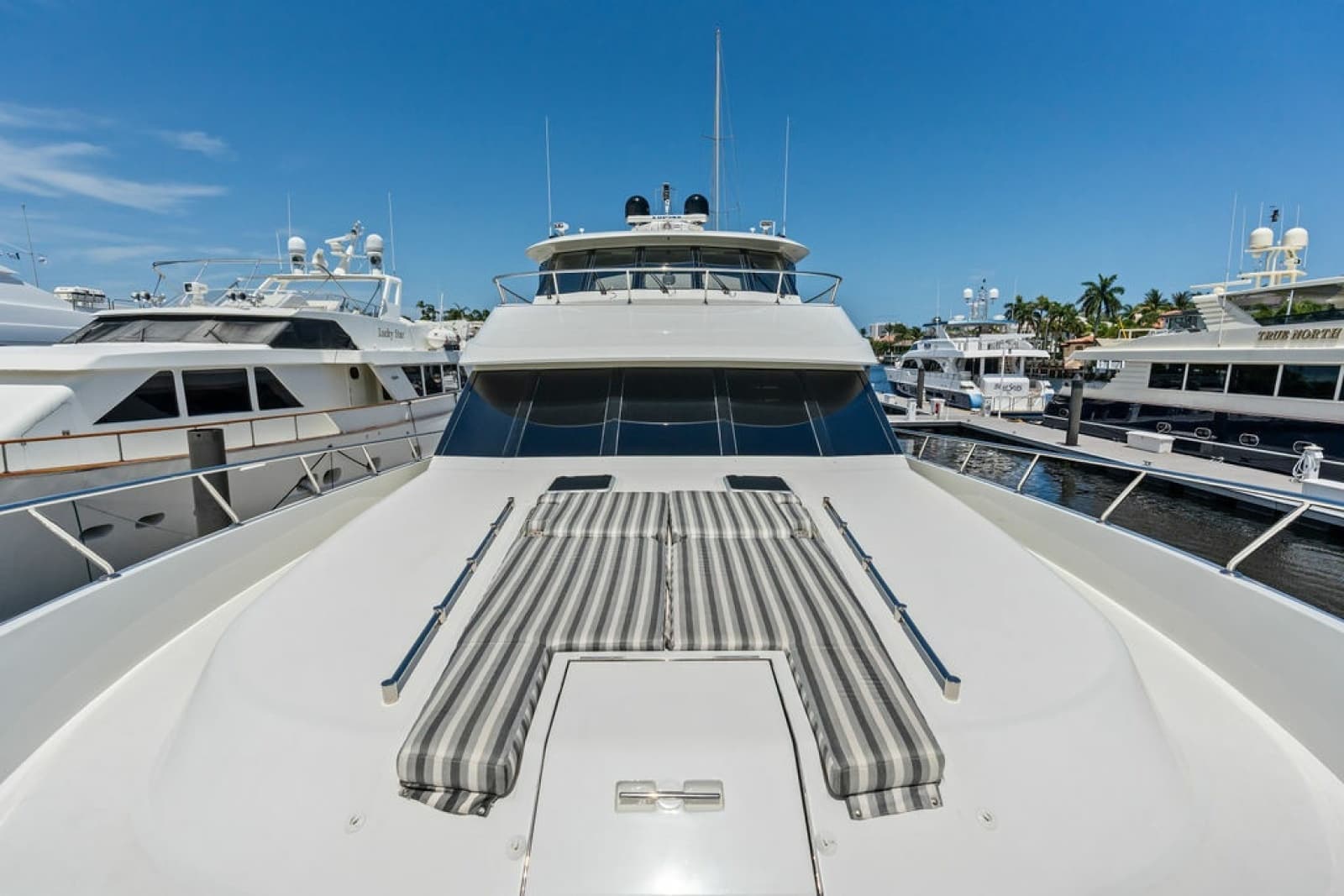 2012 Ocean Alexander 90 Skylounge - Photo 24