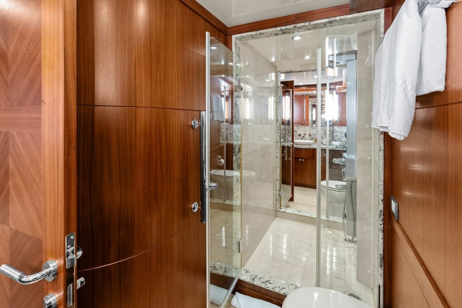 2012 Ocean Alexander 90 Skylounge - Photo 82