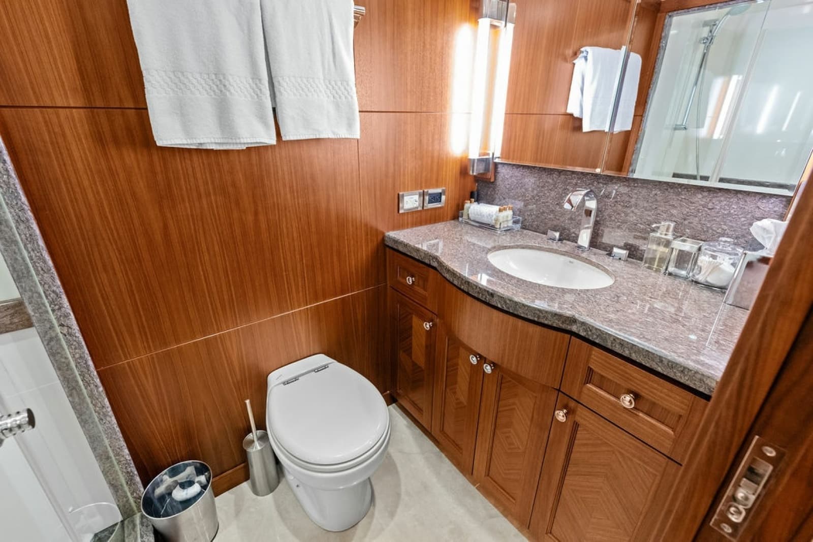 2012 Ocean Alexander 90 Skylounge - Photo 87