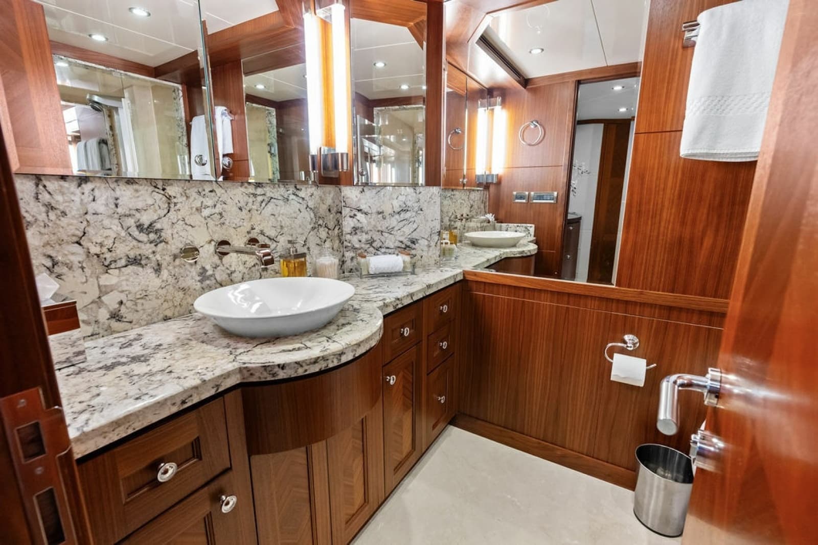2012 Ocean Alexander 90 Skylounge - Photo 78
