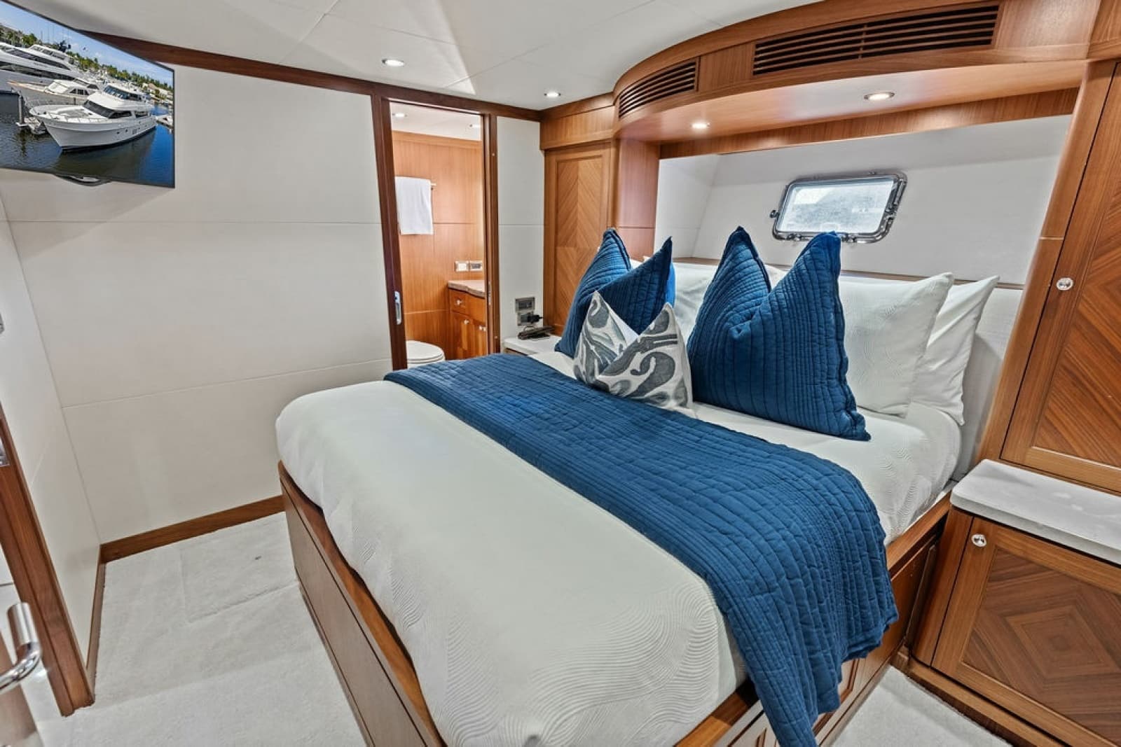 2012 Ocean Alexander 90 Skylounge - Photo 85