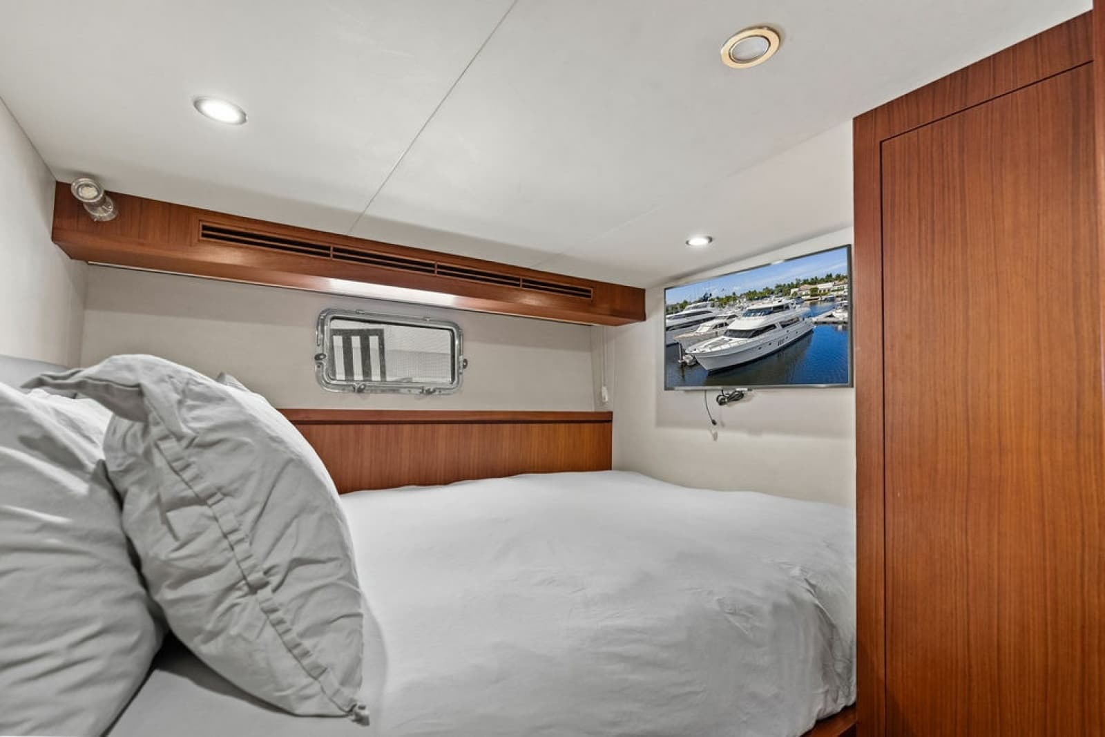 2012 Ocean Alexander 90 Skylounge - Photo 96