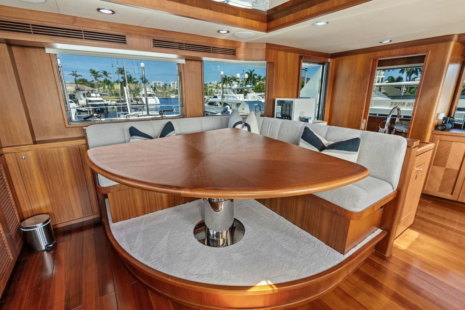 2012 Ocean Alexander 90 Skylounge - Photo 41