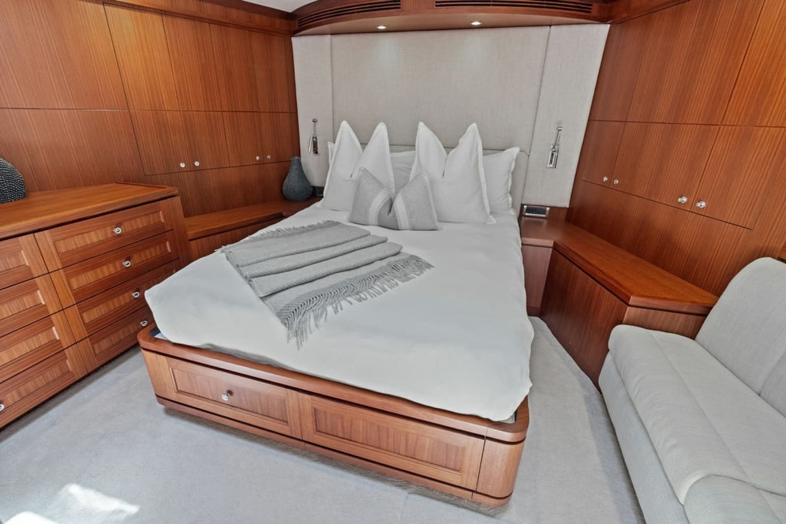 2012 Ocean Alexander 90 Skylounge - Photo 89