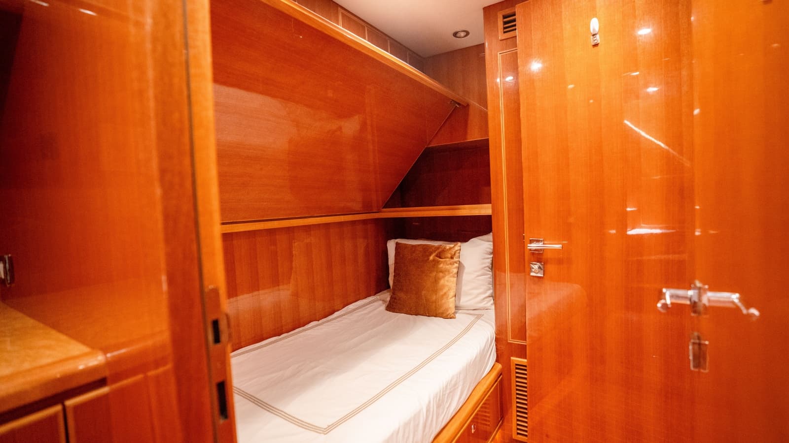 2015 Monte Fino Motor Yacht - Photo 71