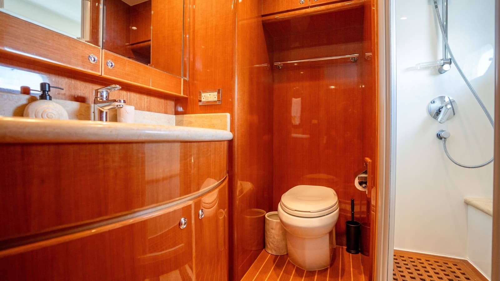 2015 Monte Fino Motor Yacht - Photo 60