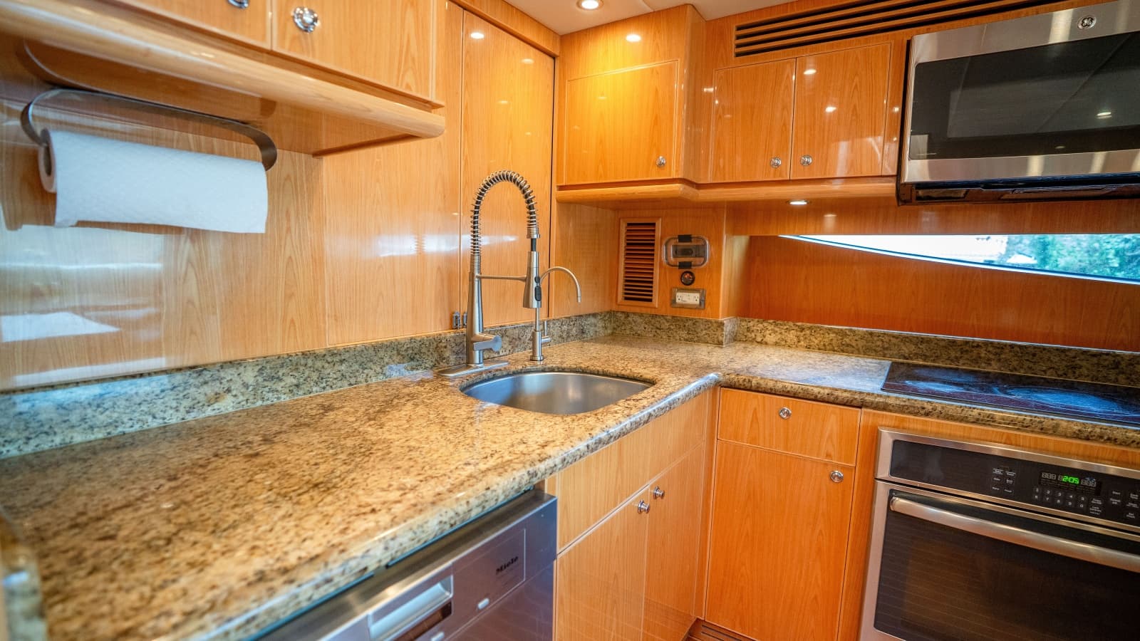 2015 Monte Fino Motor Yacht - Photo 42