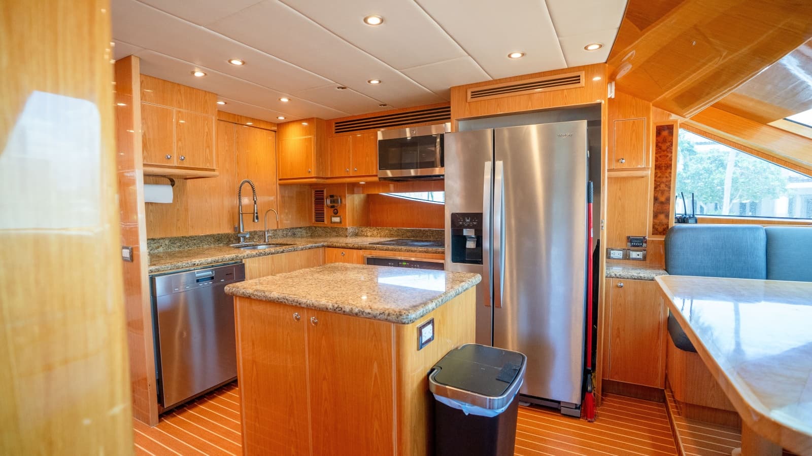 2015 Monte Fino Motor Yacht - Photo 41