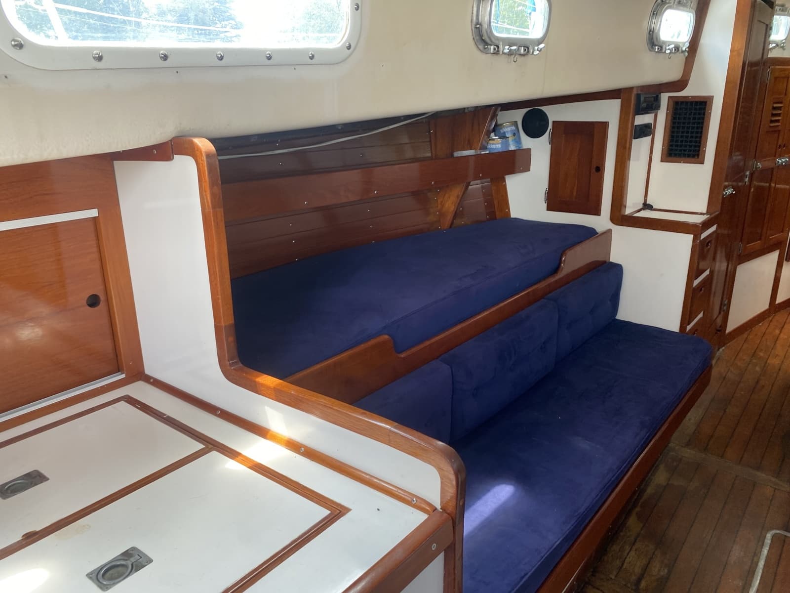 1977 Allied 42 - Photo 22