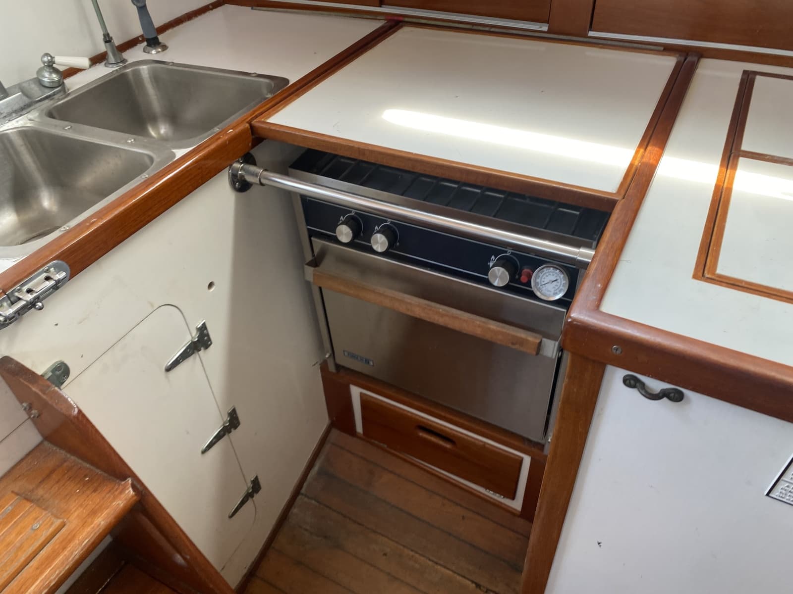 1977 Allied 42 - Photo 20