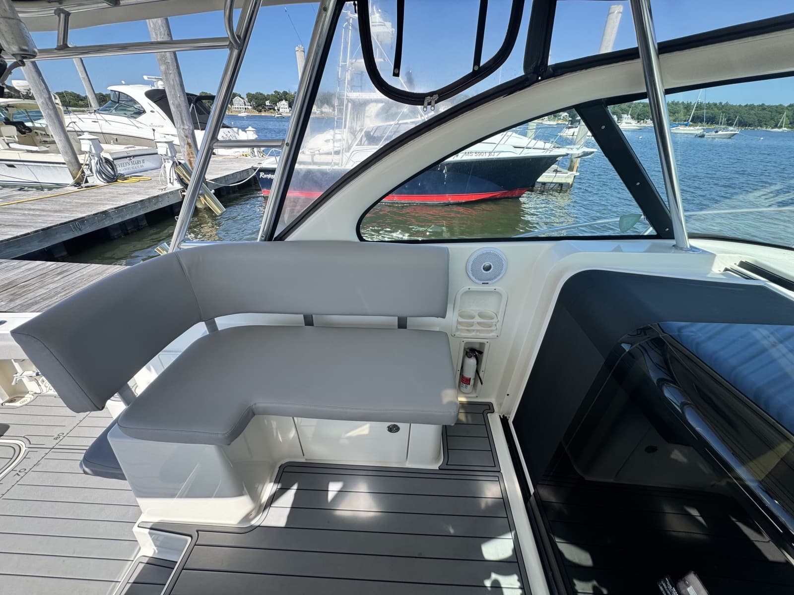 2006 Pursuit 3370 Offshore - Photo 13