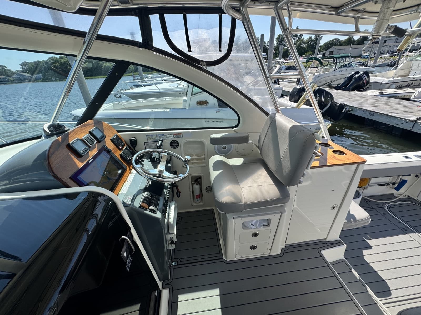 2006 Pursuit 3370 Offshore - Photo 14