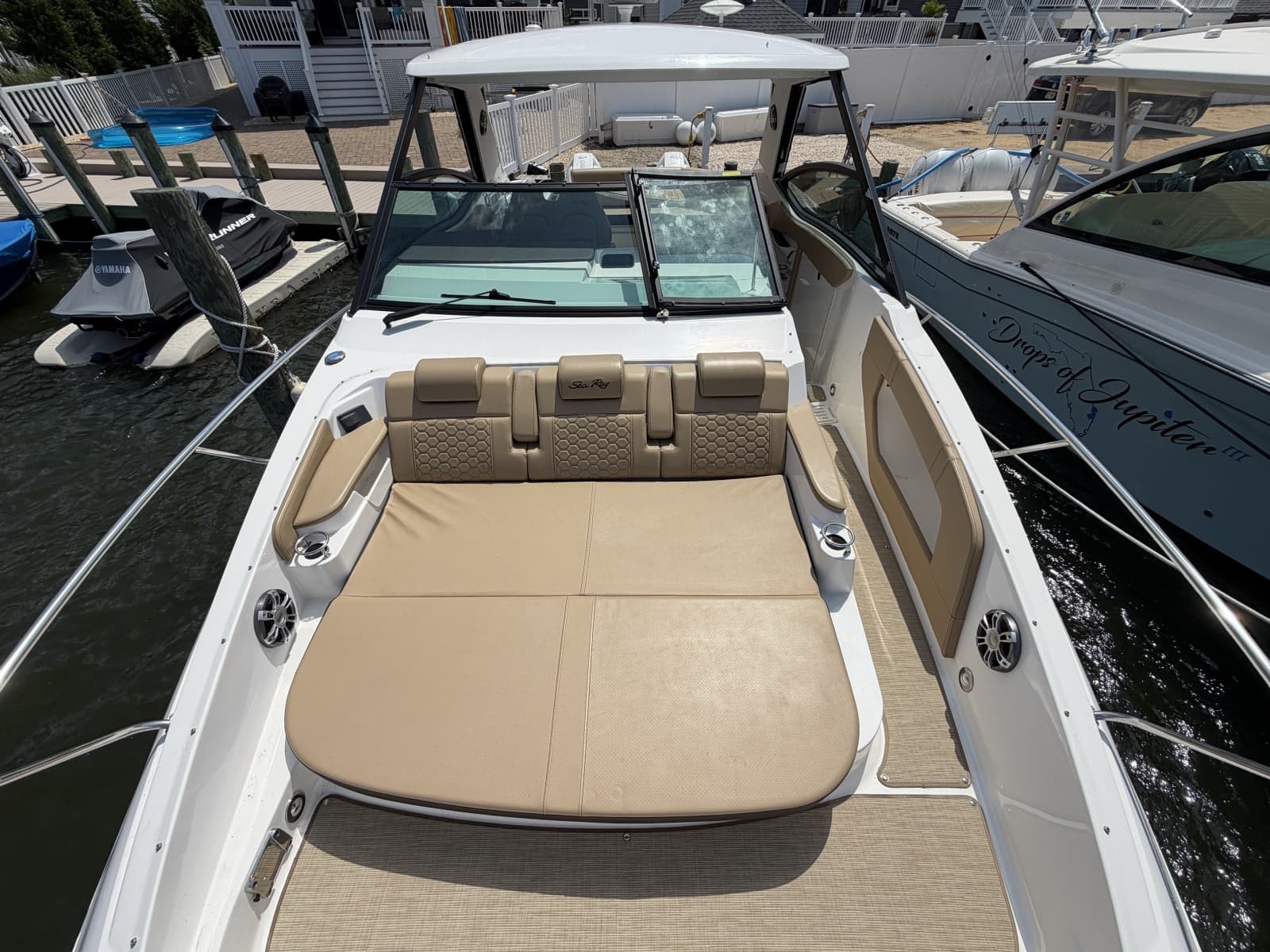 2025 Sea Ray 320 Sundancer OB - Photo 22