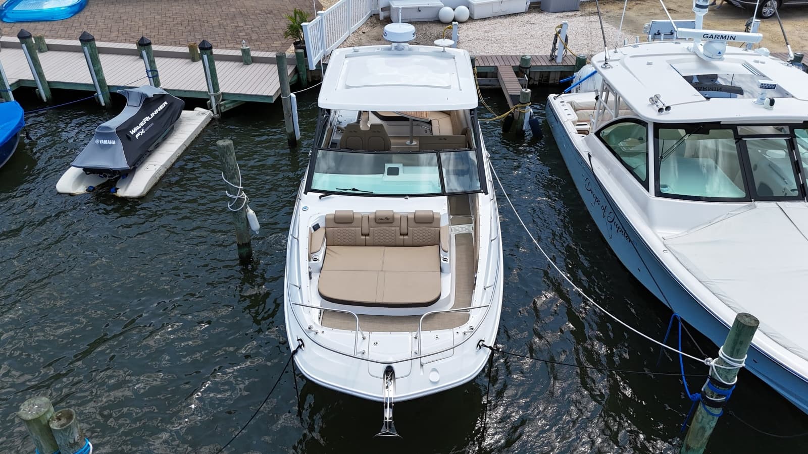 2025 Sea Ray 320 Sundancer OB - Photo 2