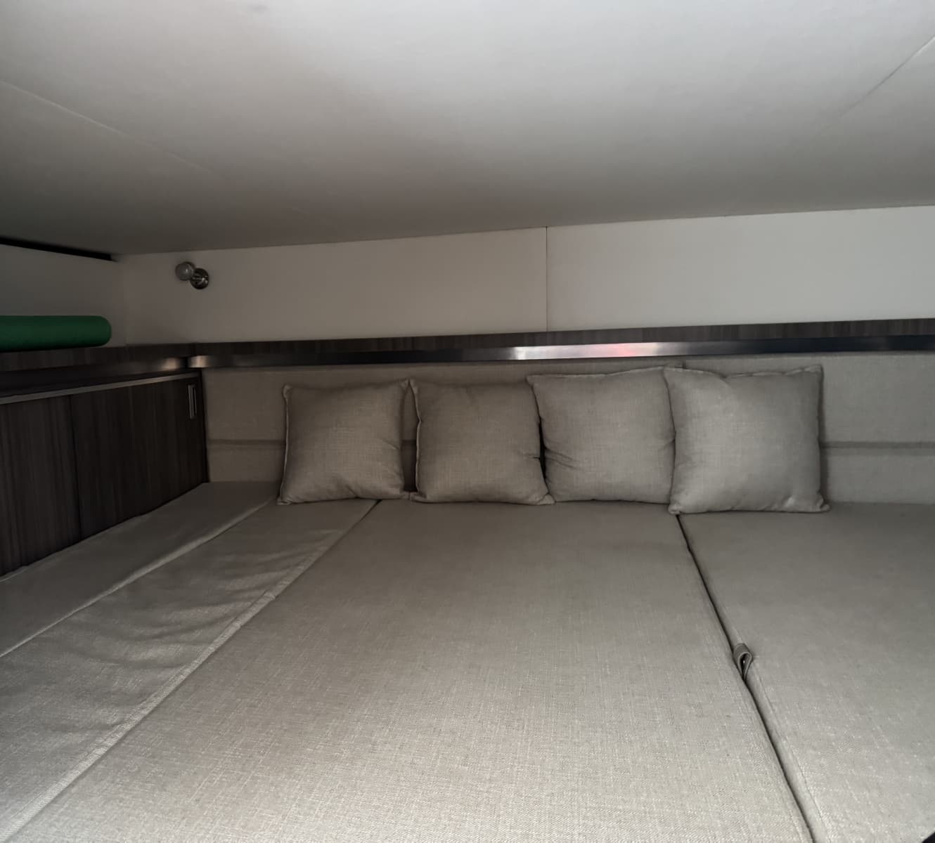 2025 Sea Ray 320 Sundancer OB - Photo 24