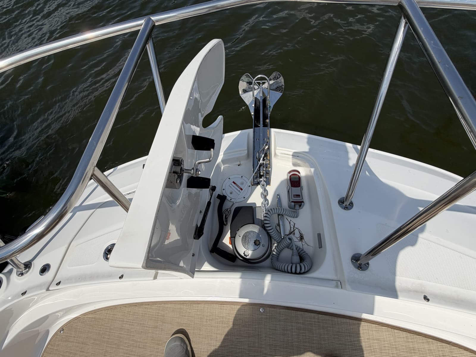 2025 Sea Ray 320 Sundancer OB - Photo 23