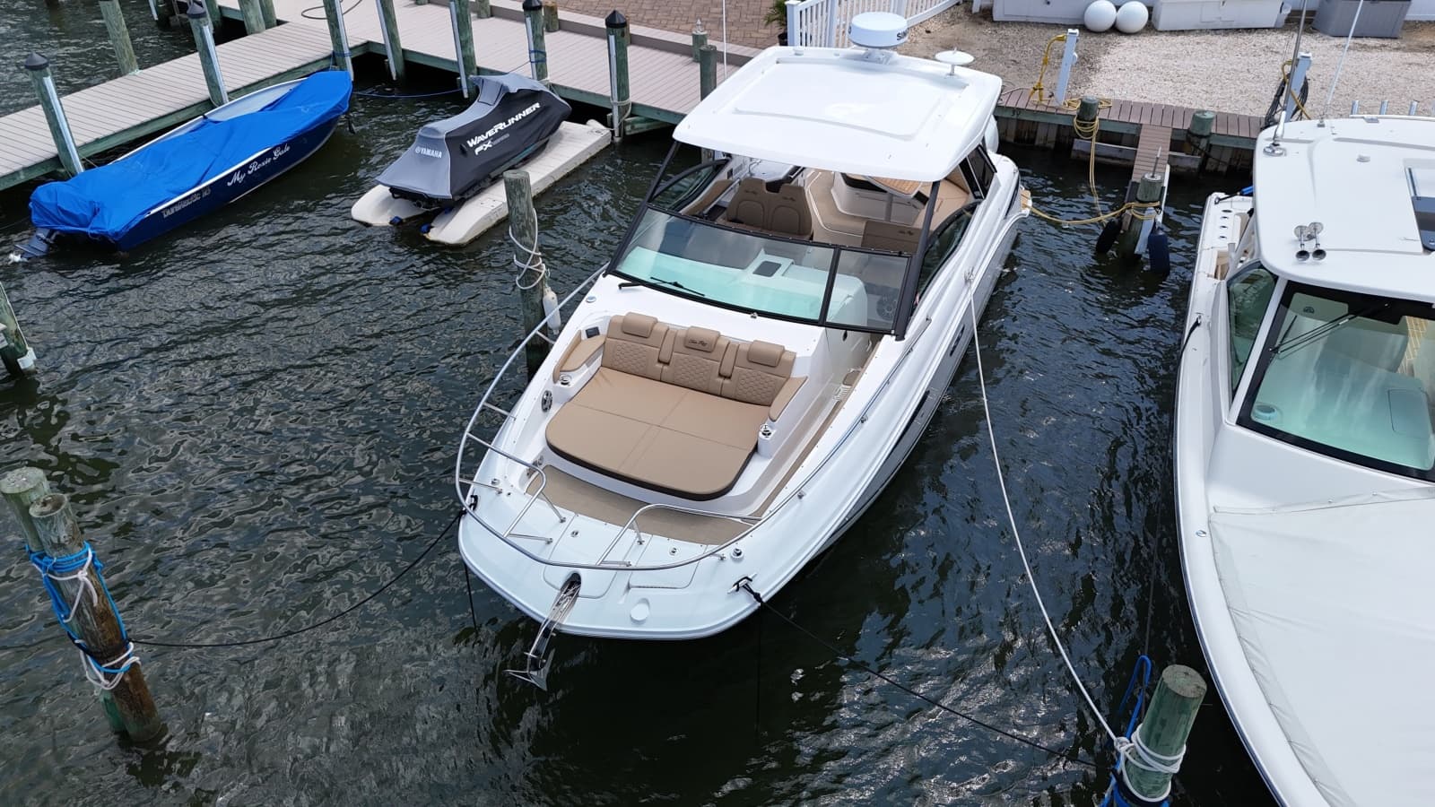 2025 Sea Ray 320 Sundancer OB - Photo 3