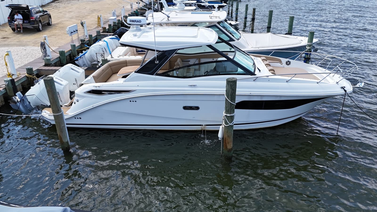 2025 Sea Ray 320 Sundancer OB - Photo 9