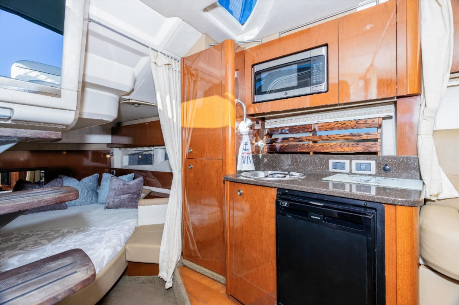 2013 Sea Ray 370 Venture - Photo 21