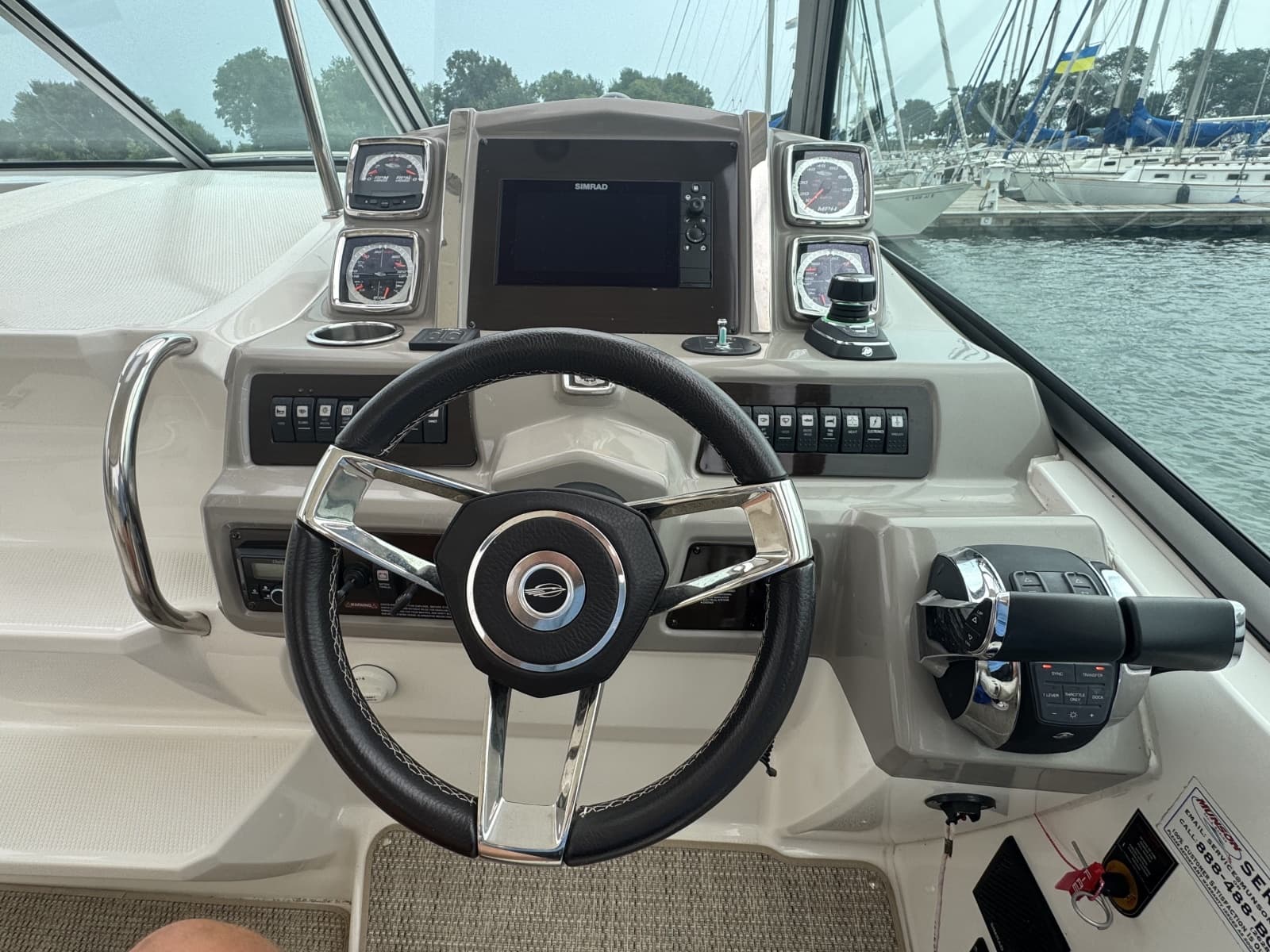 2018 Chaparral 330 Signature - Photo 9