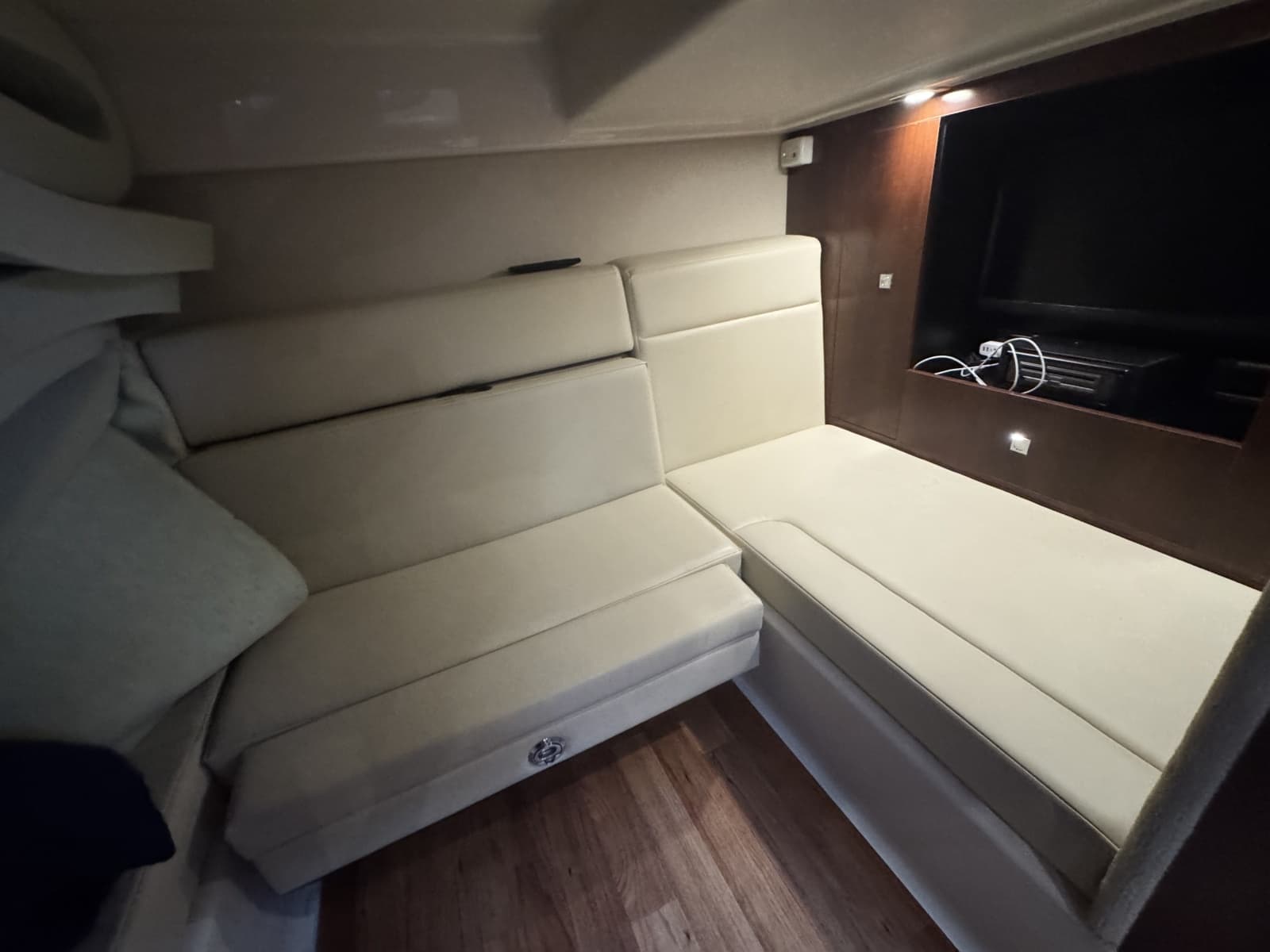 2018 Chaparral 330 Signature - Photo 15