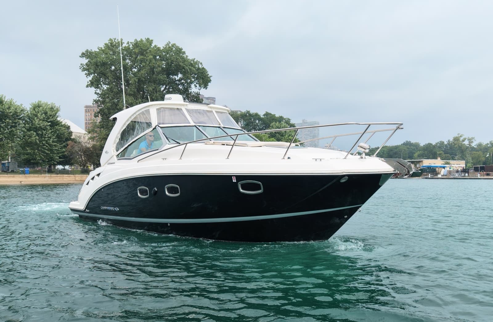 2018 Chaparral 330 Signature - Photo 1