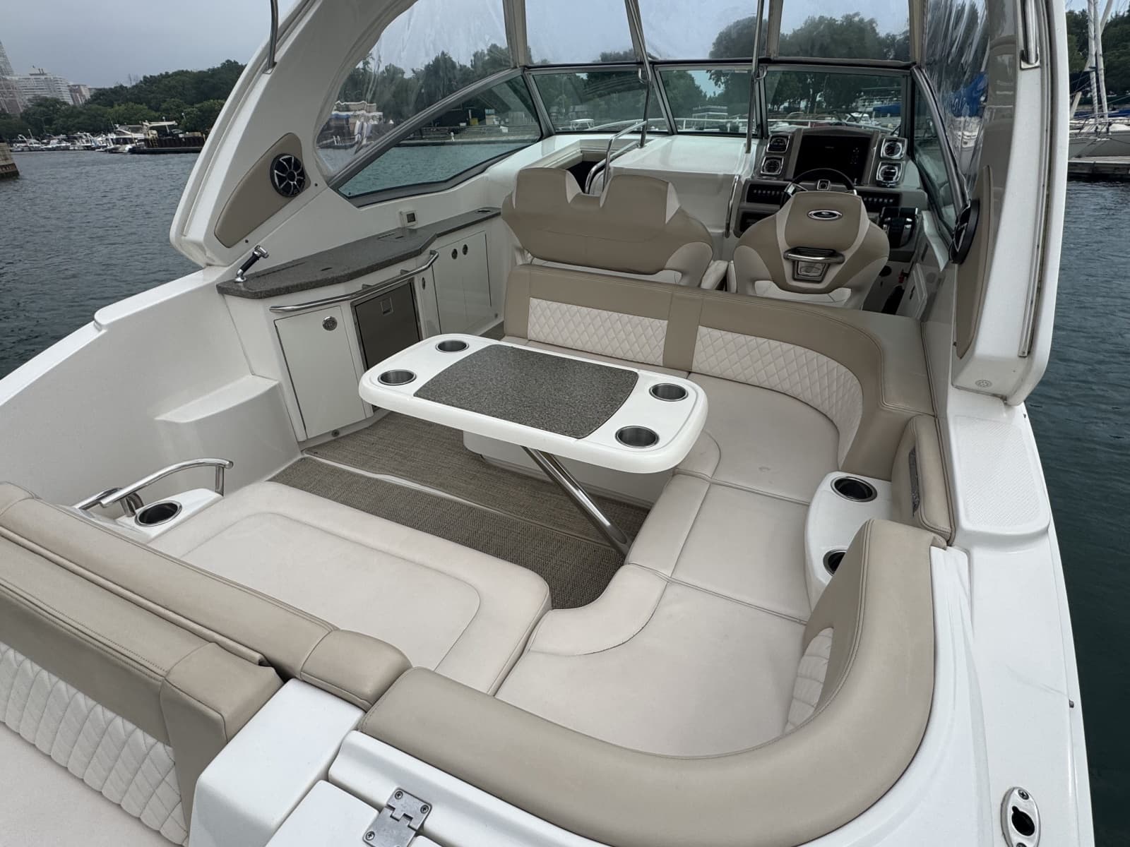 2018 Chaparral 330 Signature - Photo 3