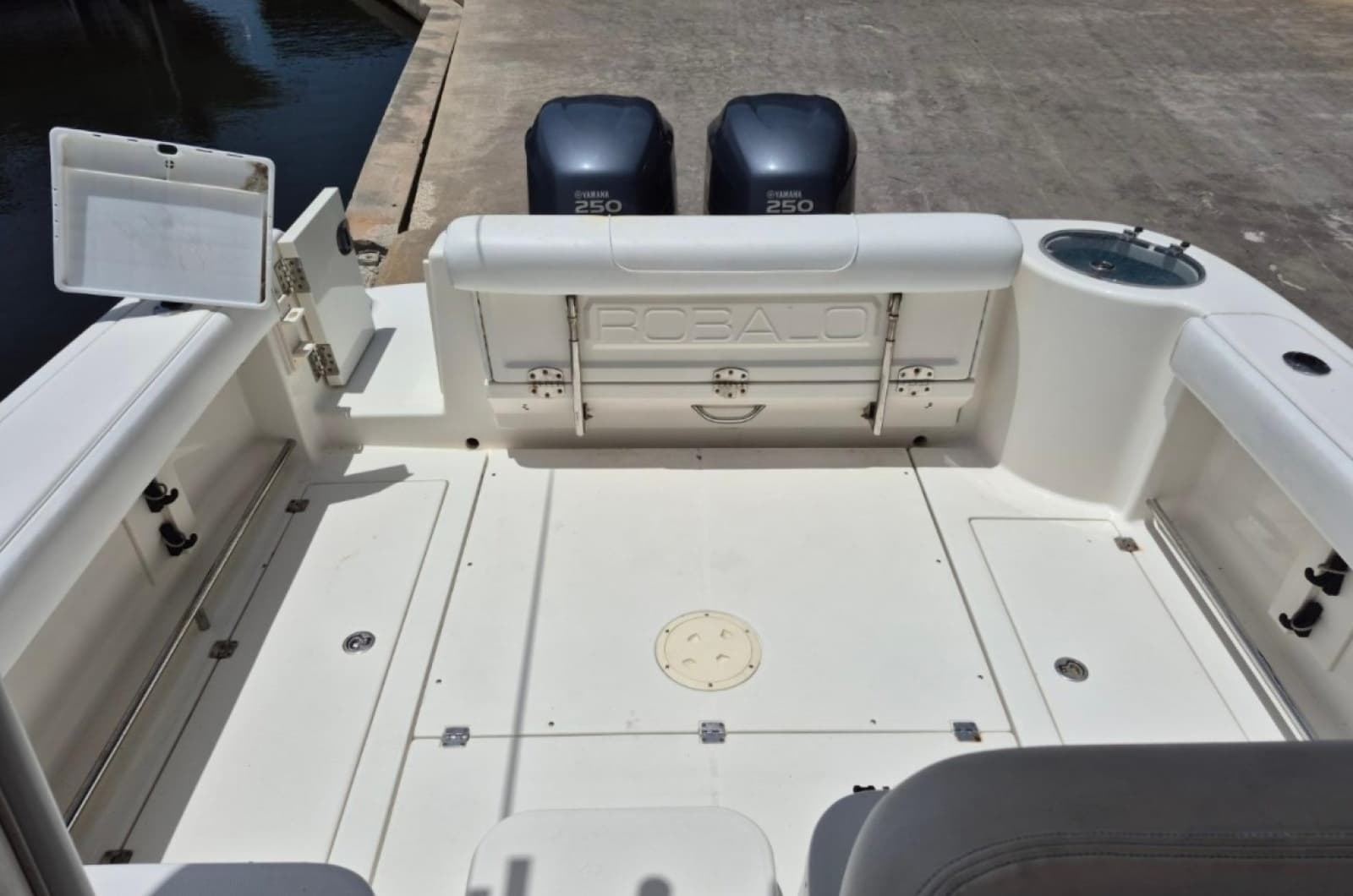 2008 Robalo R305 Walkaround - Photo 24