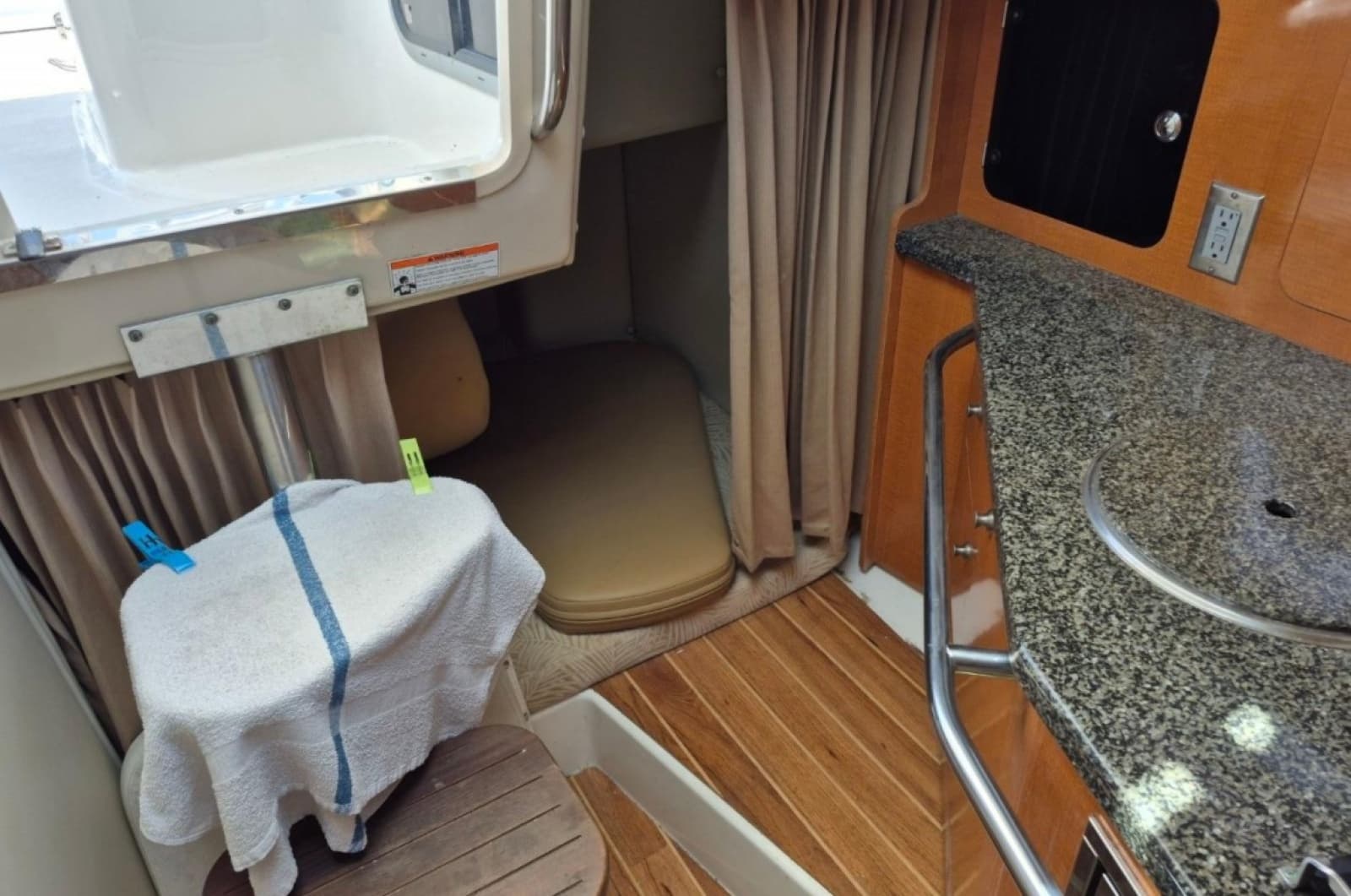 2008 Robalo R305 Walkaround - Photo 15