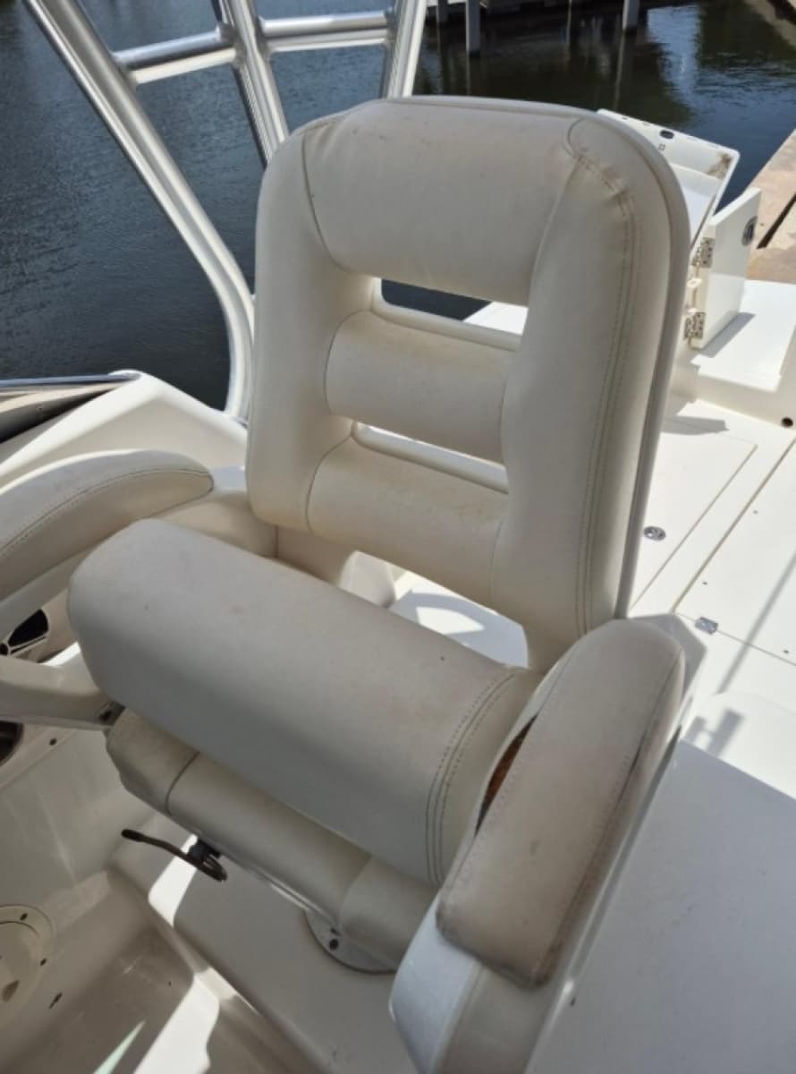 2008 Robalo R305 Walkaround - Photo 11