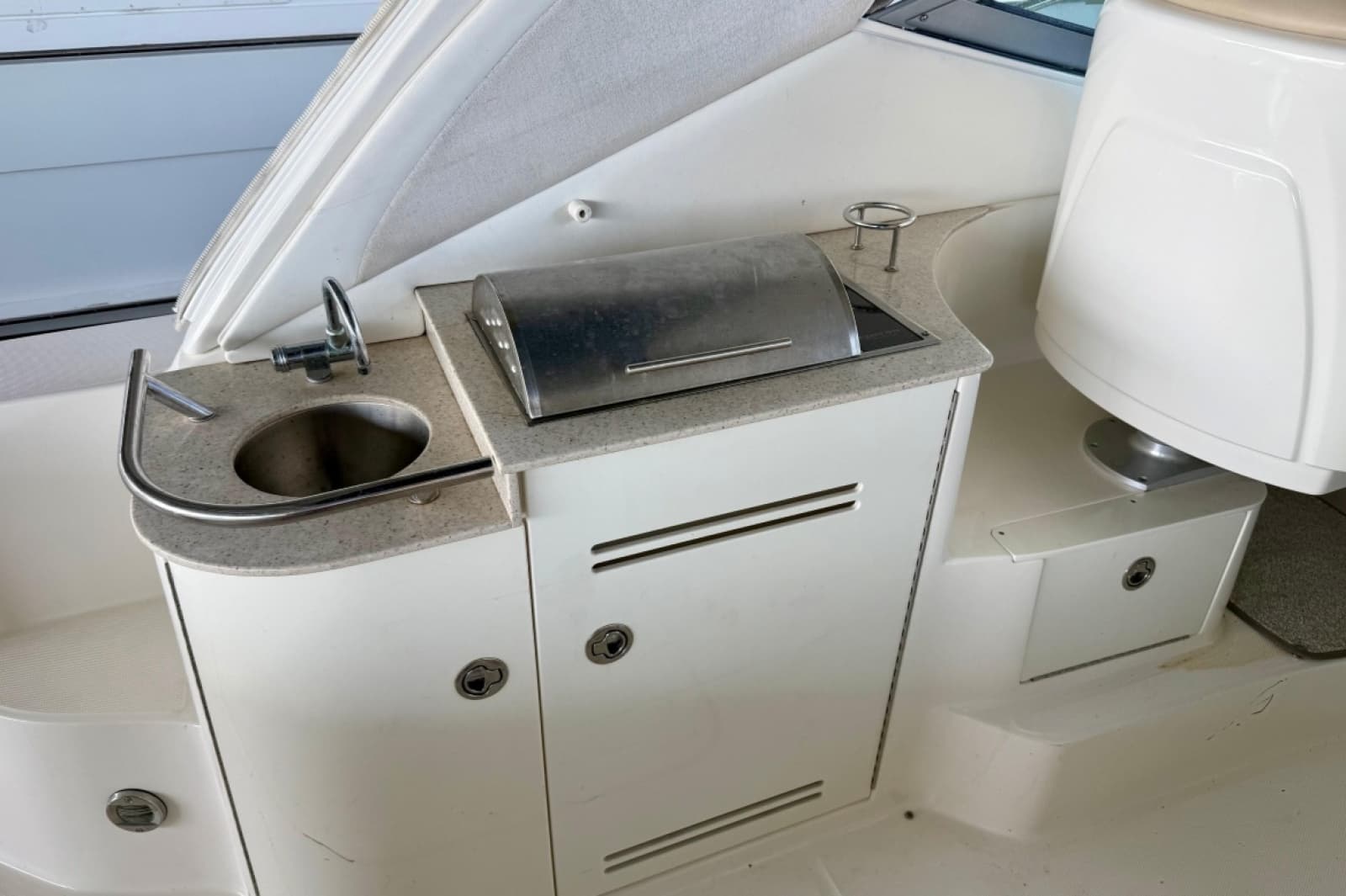 2008 Sea Ray Sundancer 330 - Photo 7