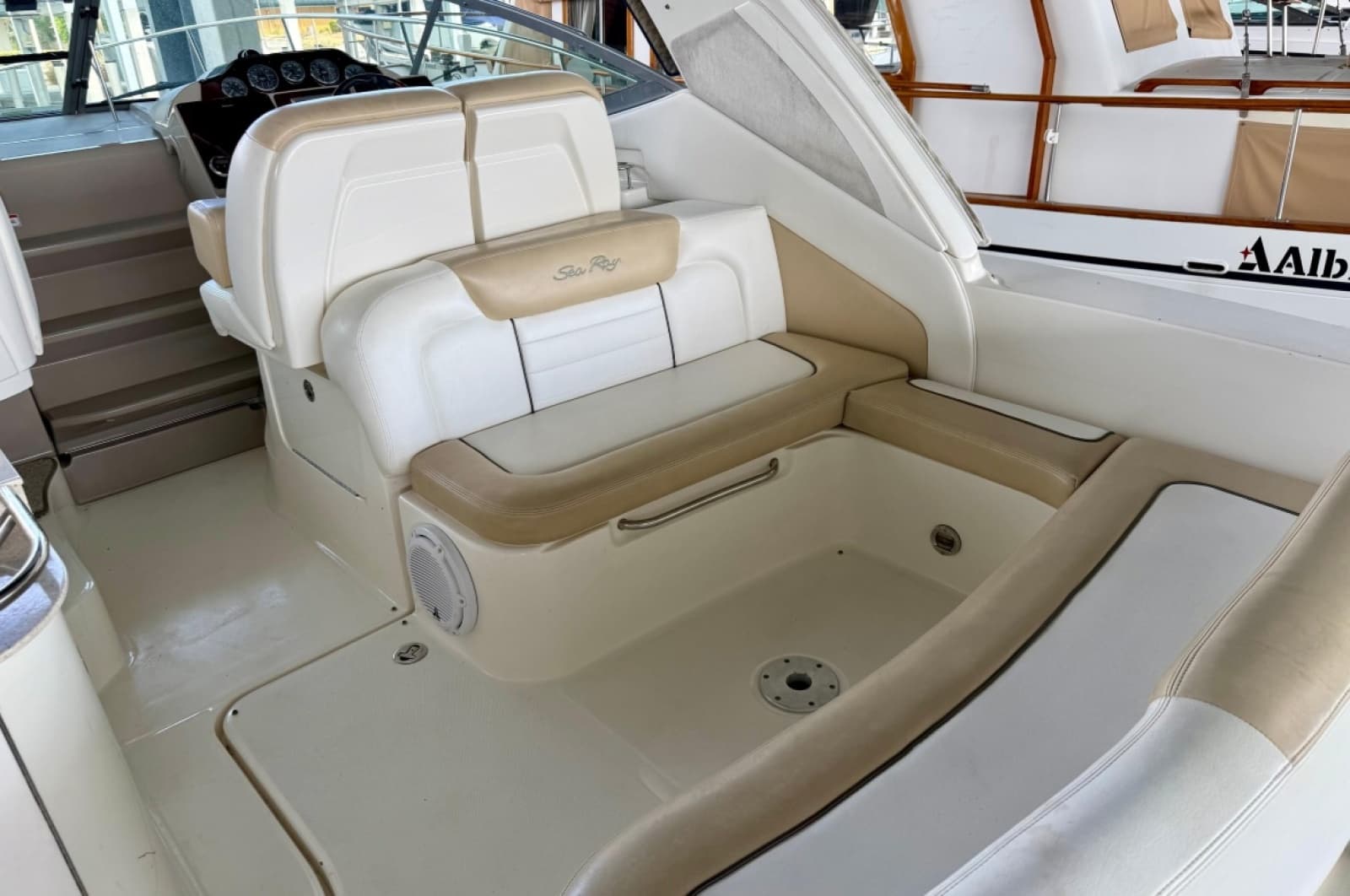 2008 Sea Ray Sundancer 330 - Photo 6