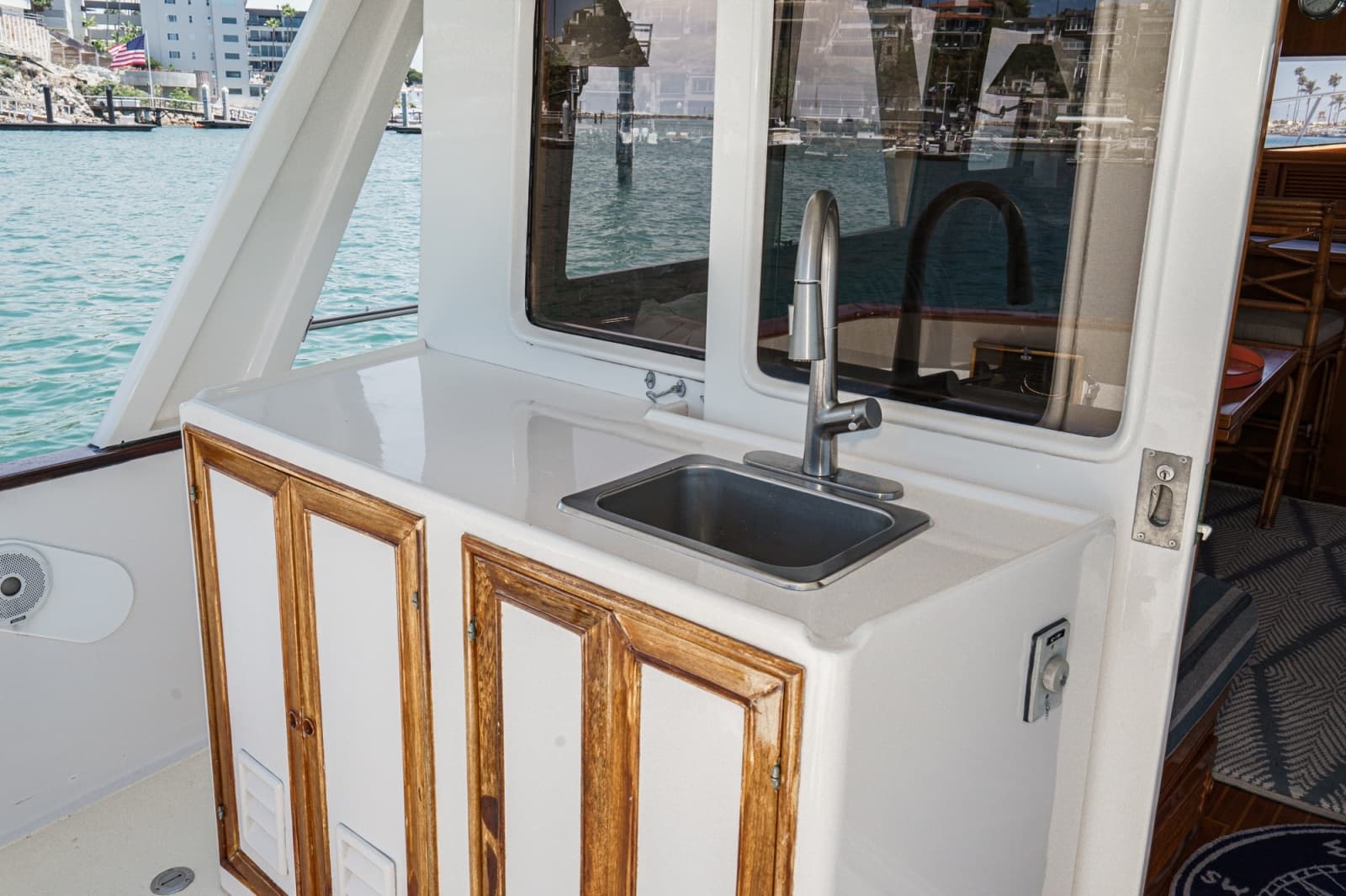 1989 Offshore Yachts Sedan - Photo 28