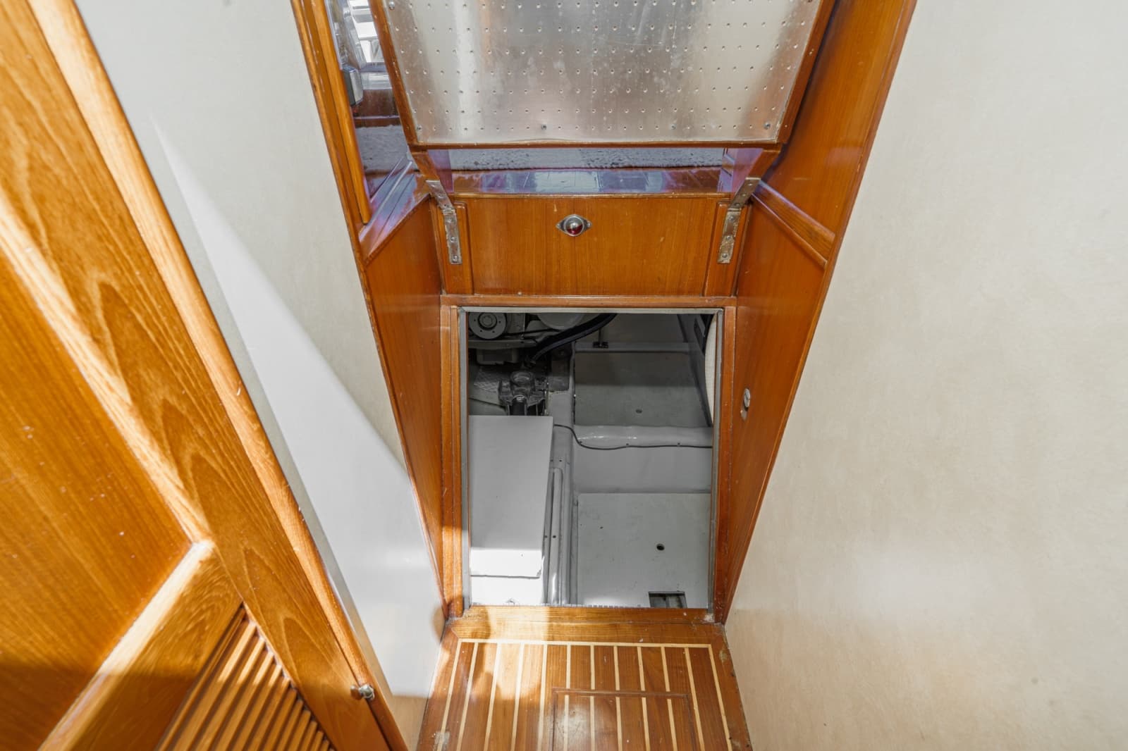 1989 Offshore Yachts Sedan - Photo 57