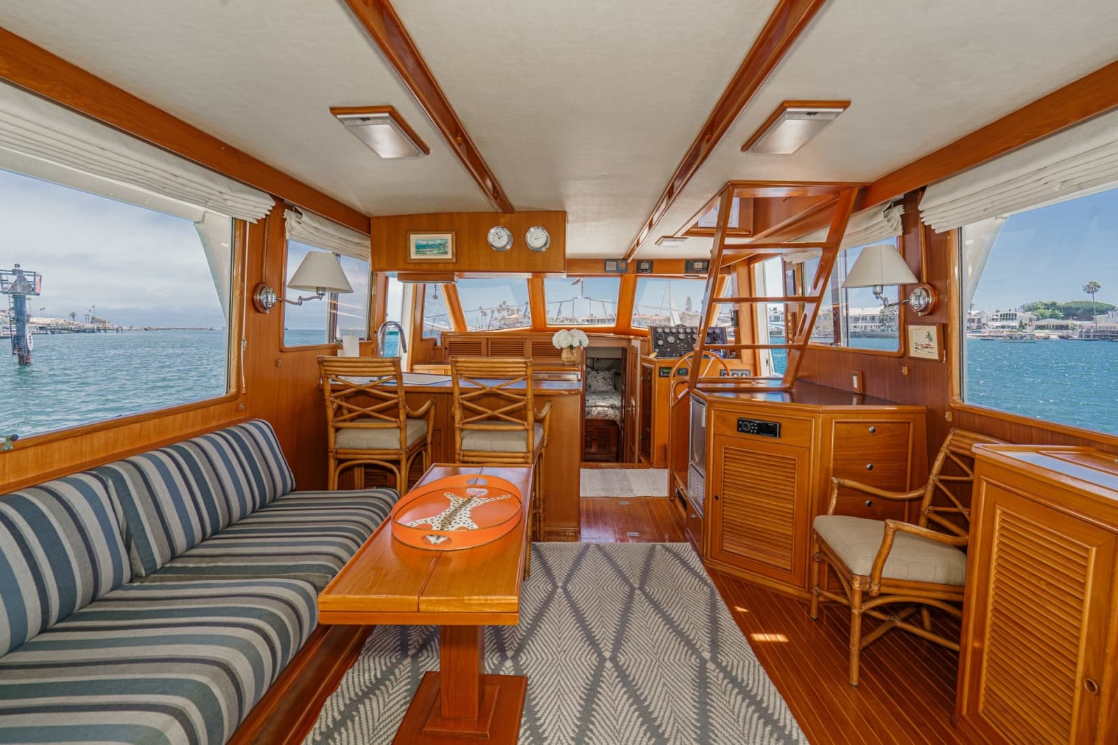 1989 Offshore Yachts Sedan - Photo 32