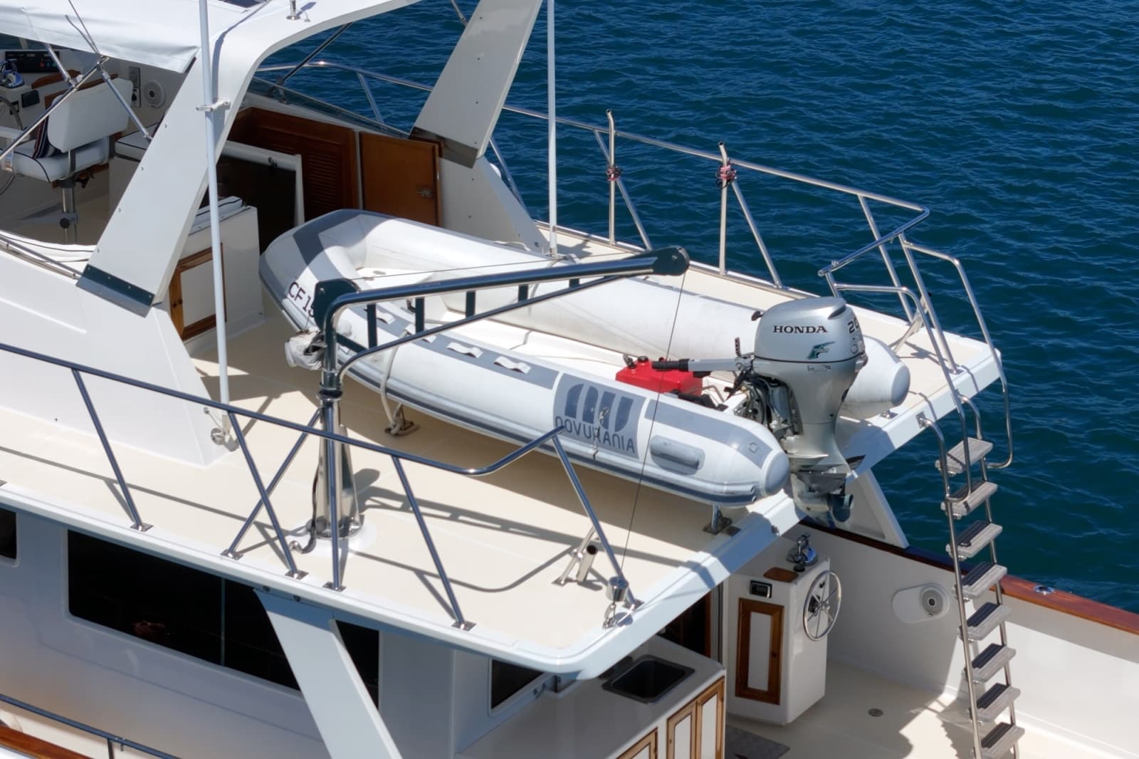 1989 Offshore Yachts Sedan - Photo 15