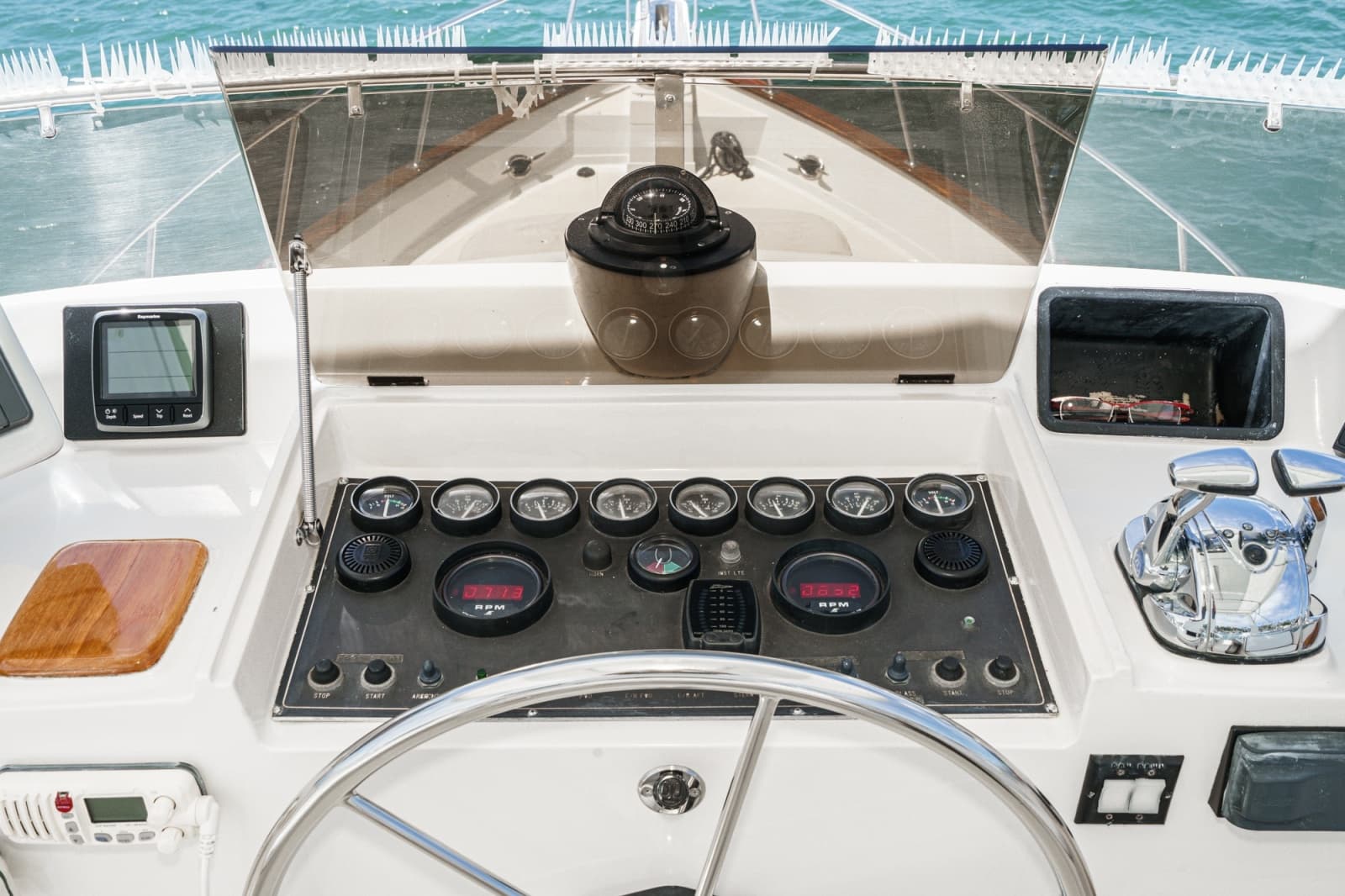 1989 Offshore Yachts Sedan - Photo 22