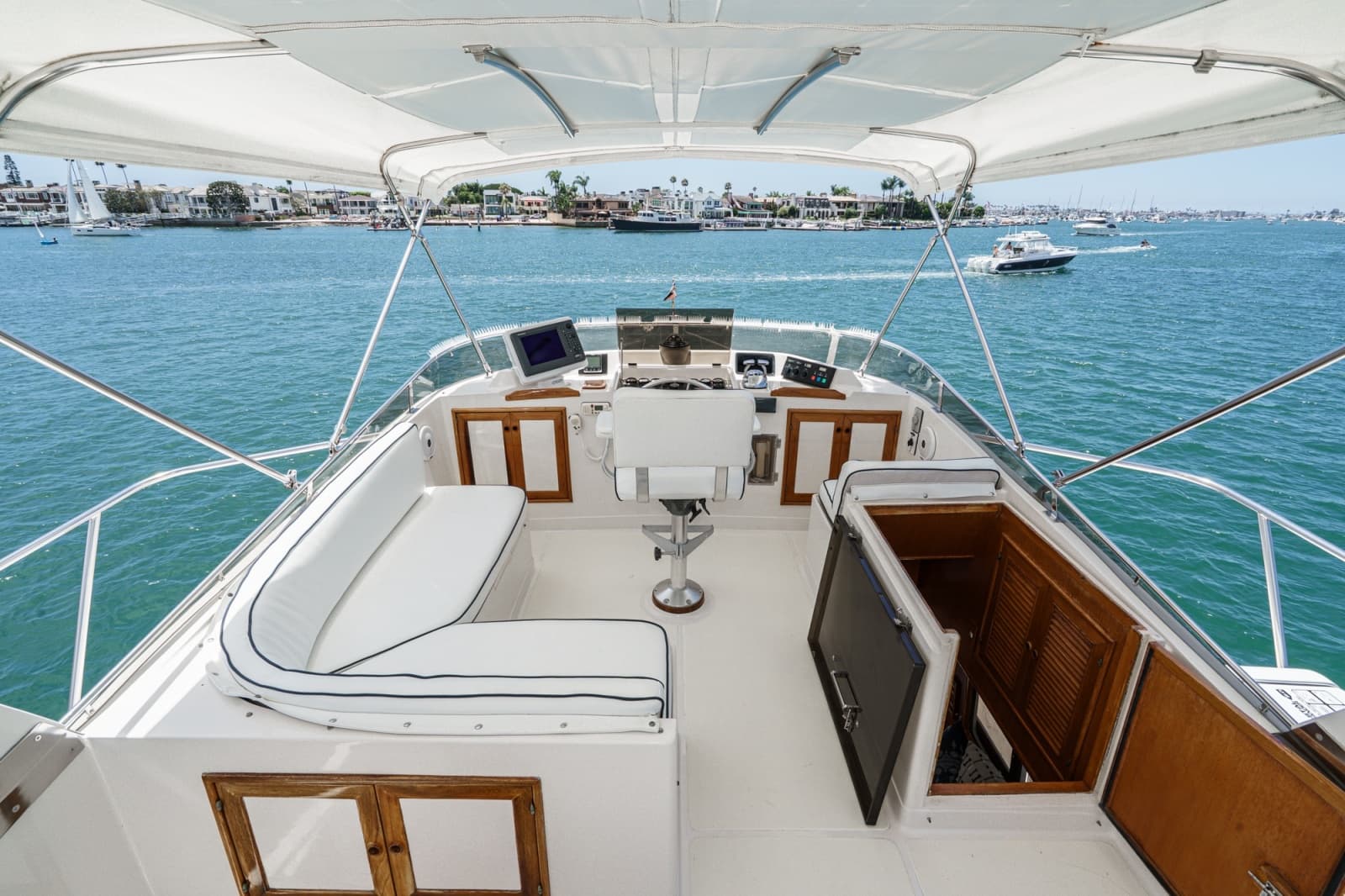 1989 Offshore Yachts Sedan - Photo 19
