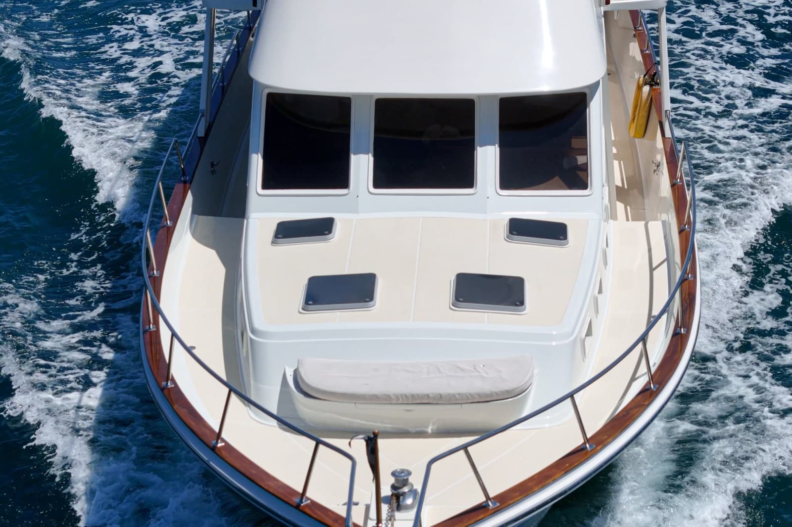 1989 Offshore Yachts Sedan - Photo 13