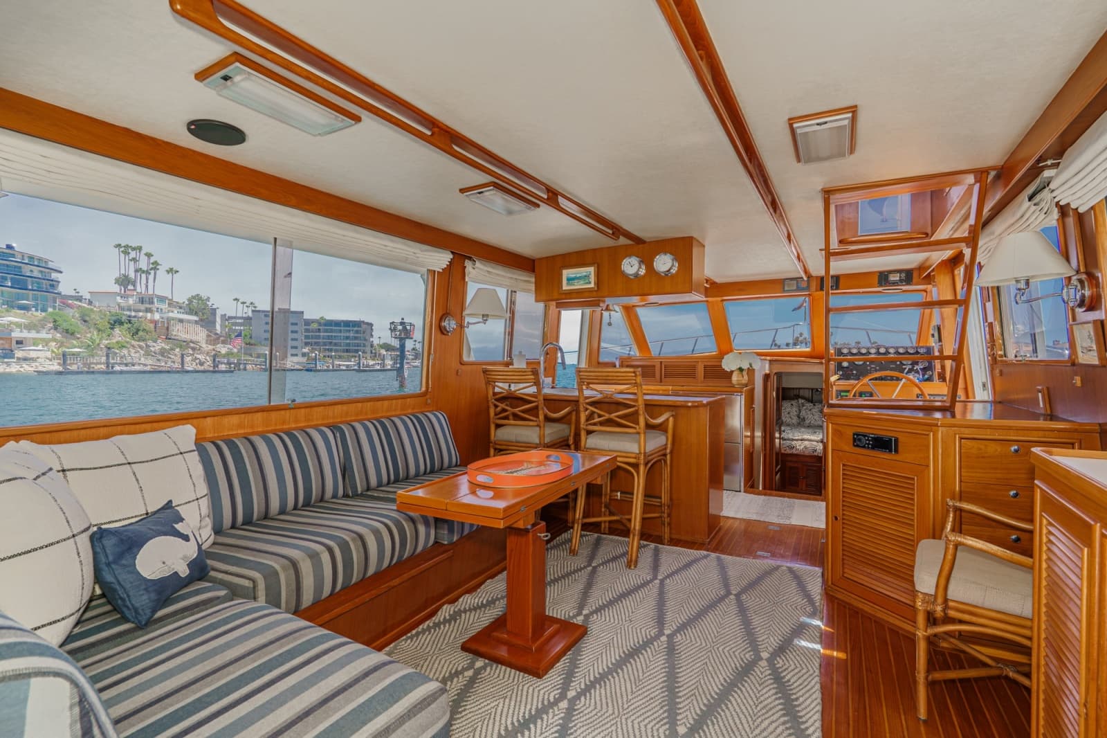 1989 Offshore Yachts Sedan - Photo 34