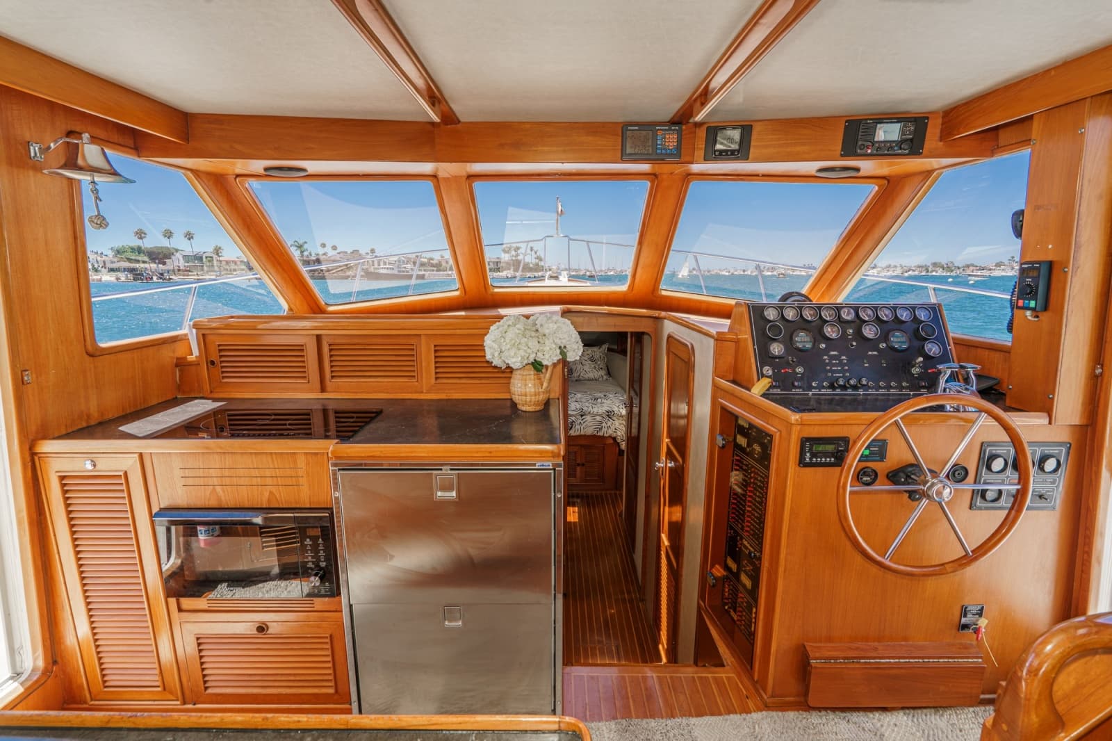 1989 Offshore Yachts Sedan - Photo 45